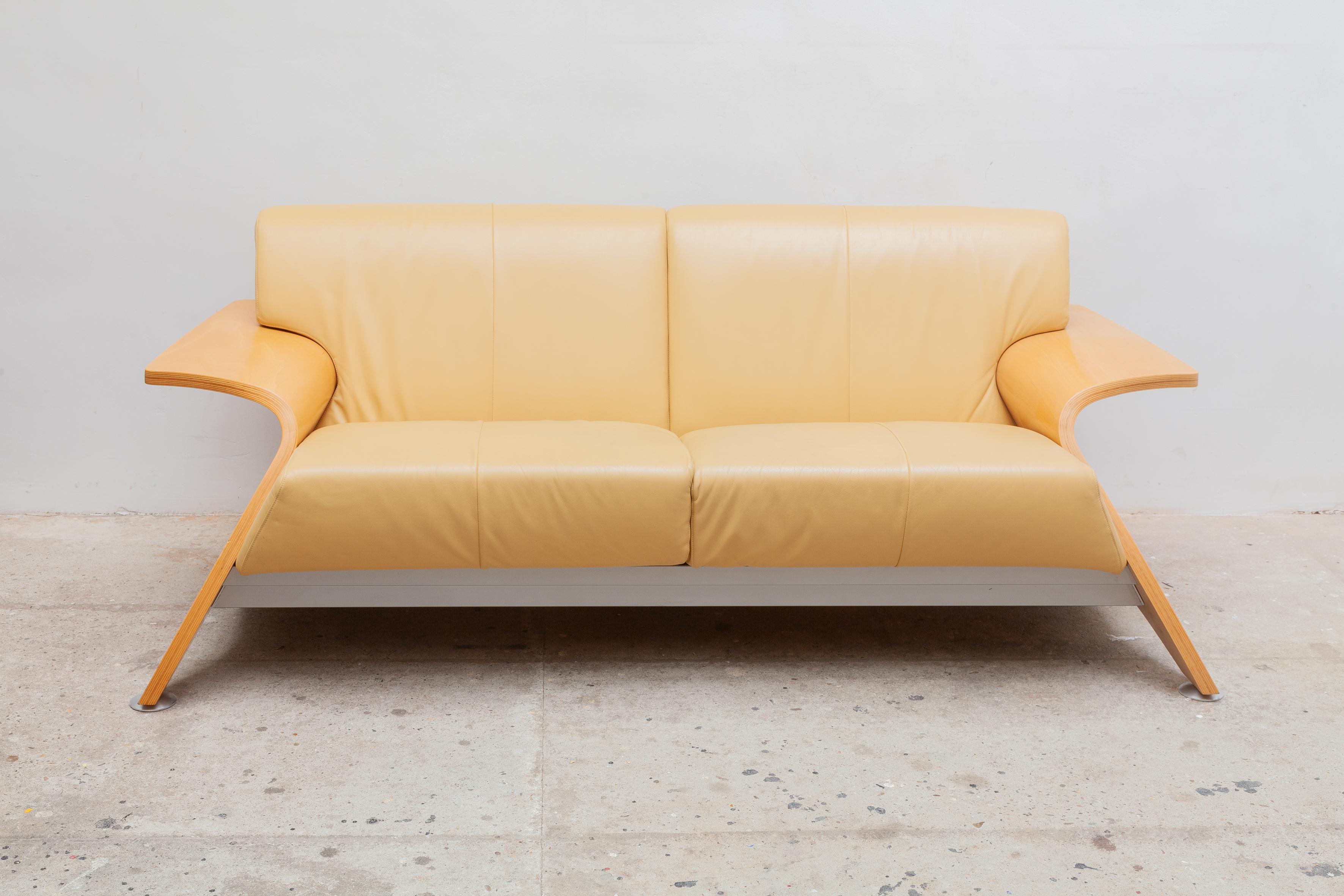 Postmodernes italienisches Sofa aus den 1980er Jahren, zweisitzig im Angebot 1