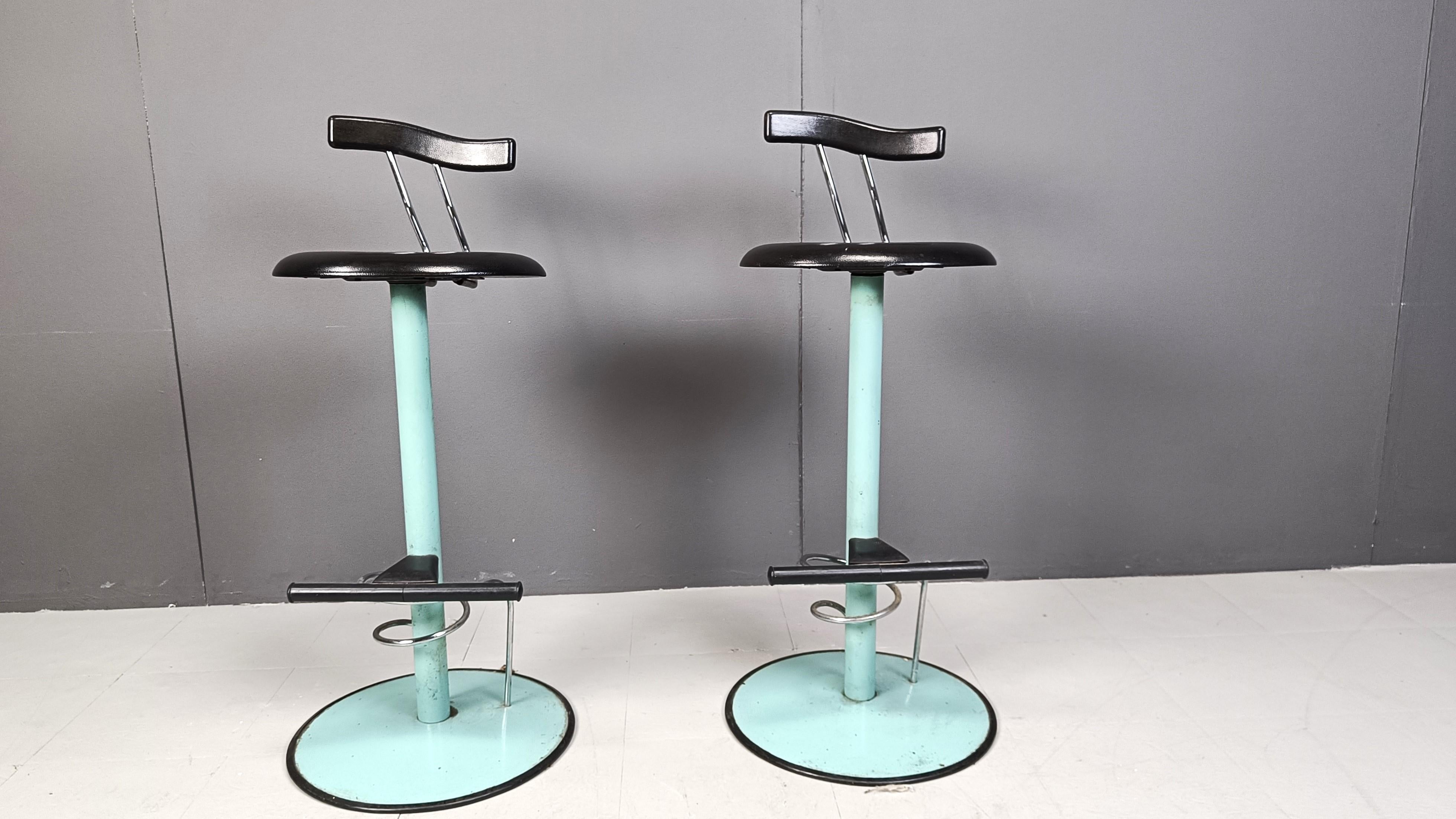 Post modern italian bar stools, 1980s -set of 2 In Good Condition For Sale In Leuven, Vlaams Gewest