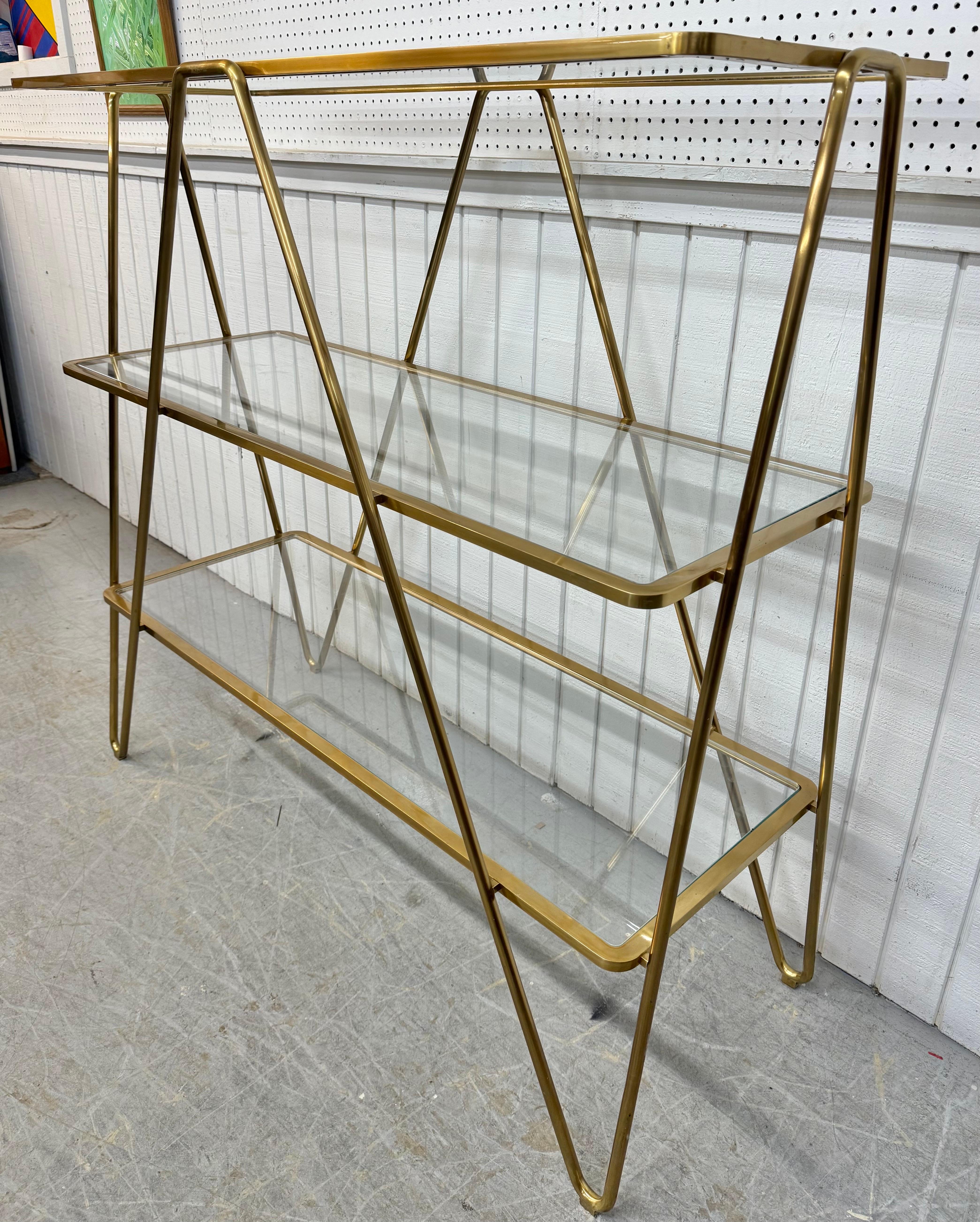 Etagère en épingle à cheveux post-moderne italienne en laiton et verre Bon état - En vente à Clarksboro, NJ