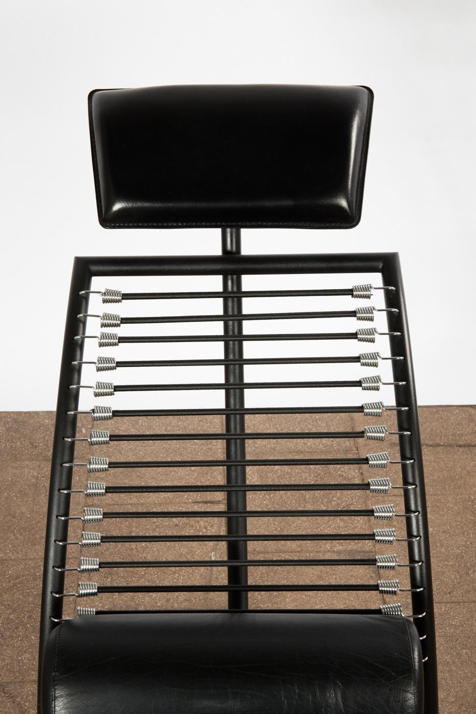 Chaise longue italienne The Moderns en faux cuir noir, années 1980 Bon état - En vente à Belmont, MA