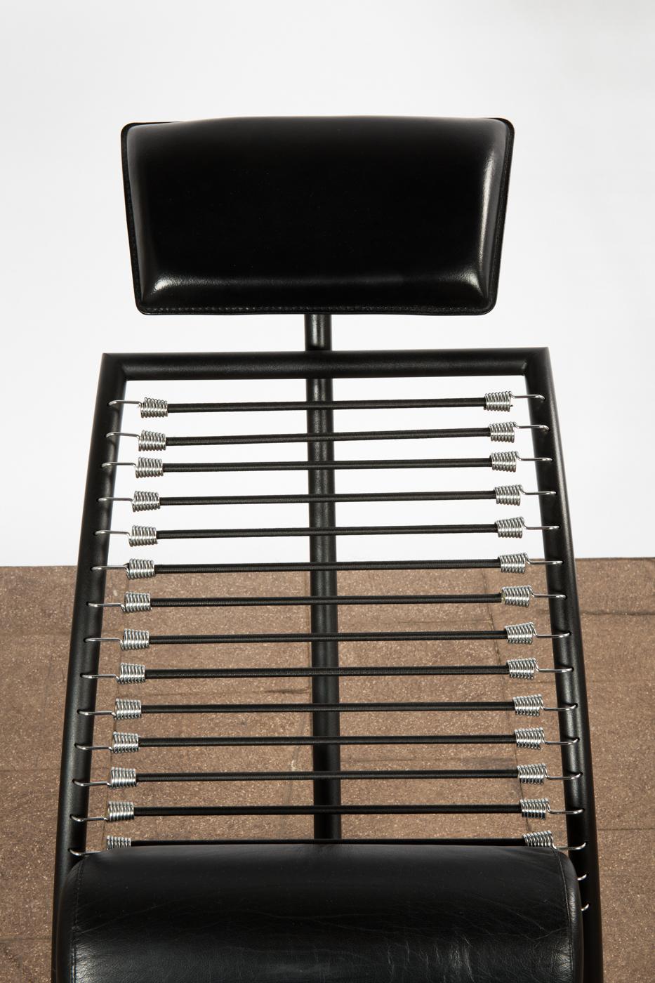Post-Modern Italian Chaise Lounge Chair in Faux Black Leather, 1980s In Good Condition For Sale In Belmont, MA