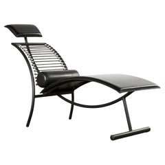 Chaise longue italiana posmoderna de piel sintética negra, años 80