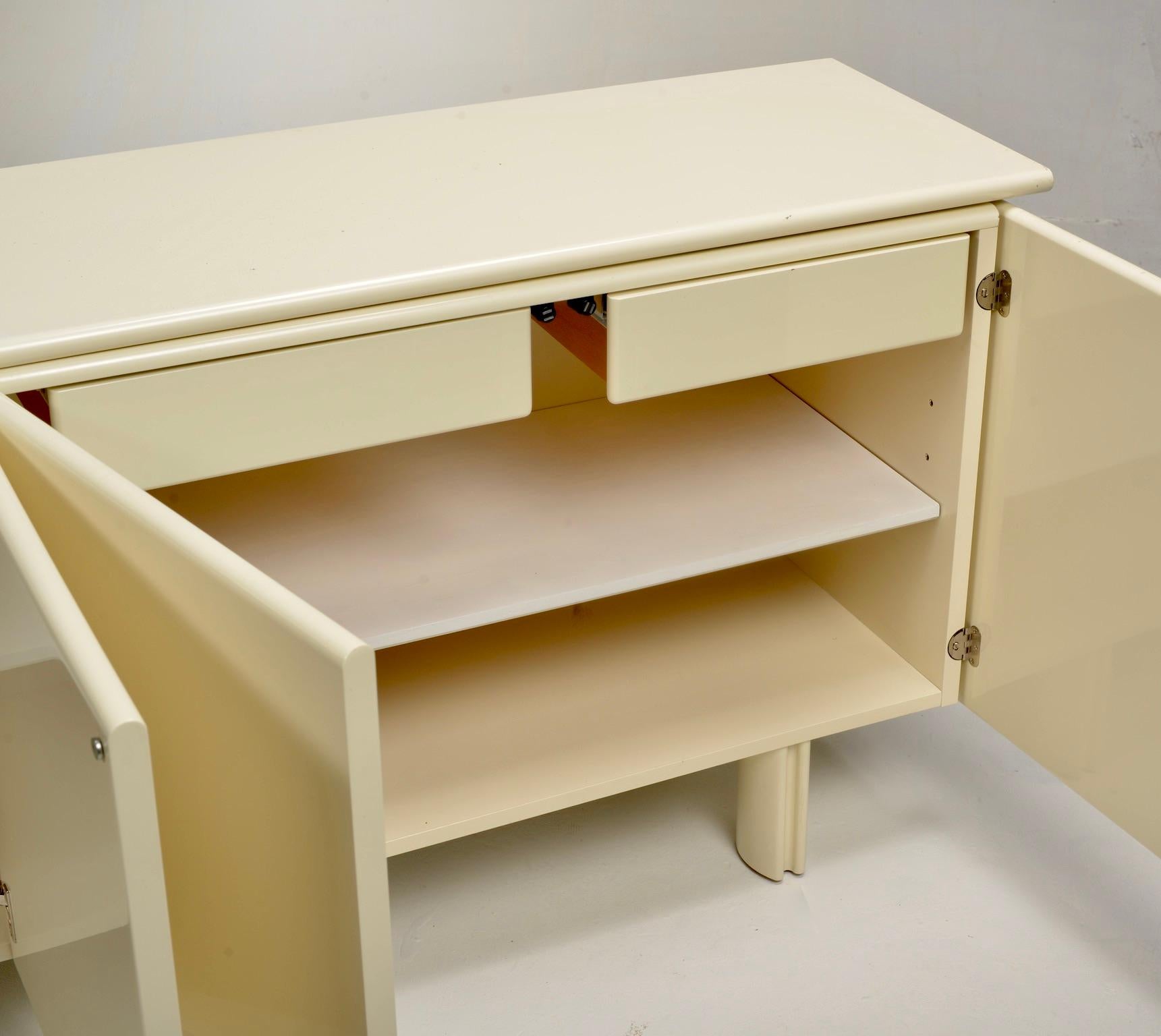 Credenza italiana postmoderna Italiano en venta