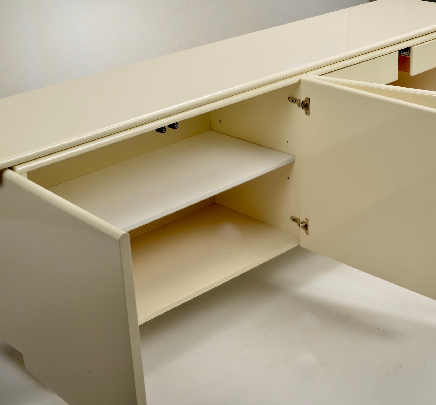 Credenza italiana postmoderna Lacado en venta