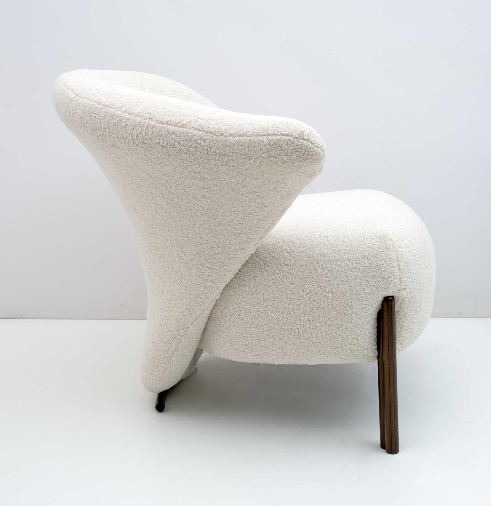 Post-Modern Italian Design Bouclè Armchair, 1980s In Good Condition For Sale In Puglia, Puglia