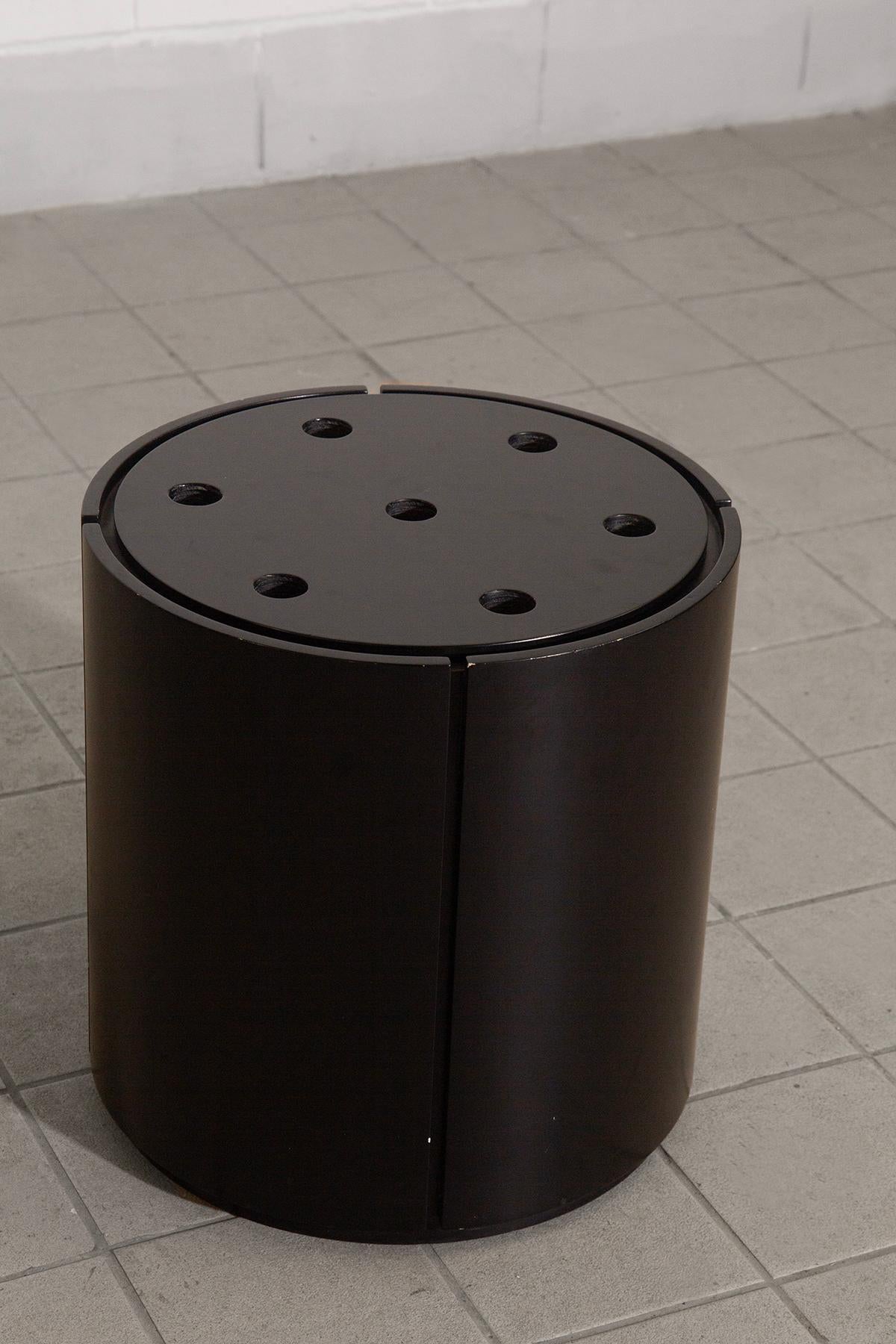 Post-Modern Post-modern Italian design umbrella stand in black For Sale