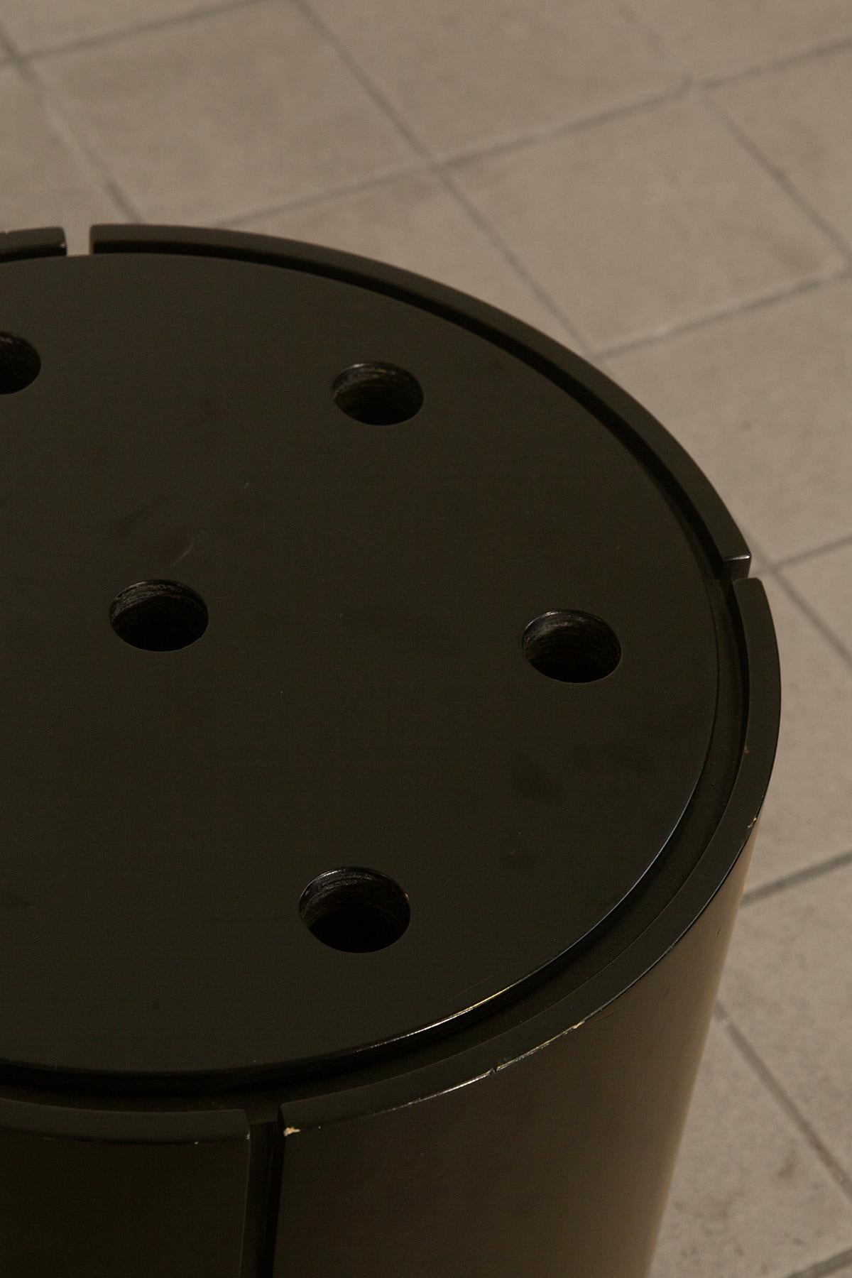 Post-modern Italian design umbrella stand in black In Good Condition For Sale In Milano, IT