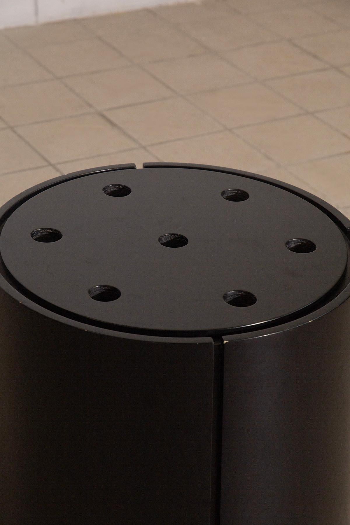 Late 20th Century Post-modern Italian design umbrella stand in black For Sale