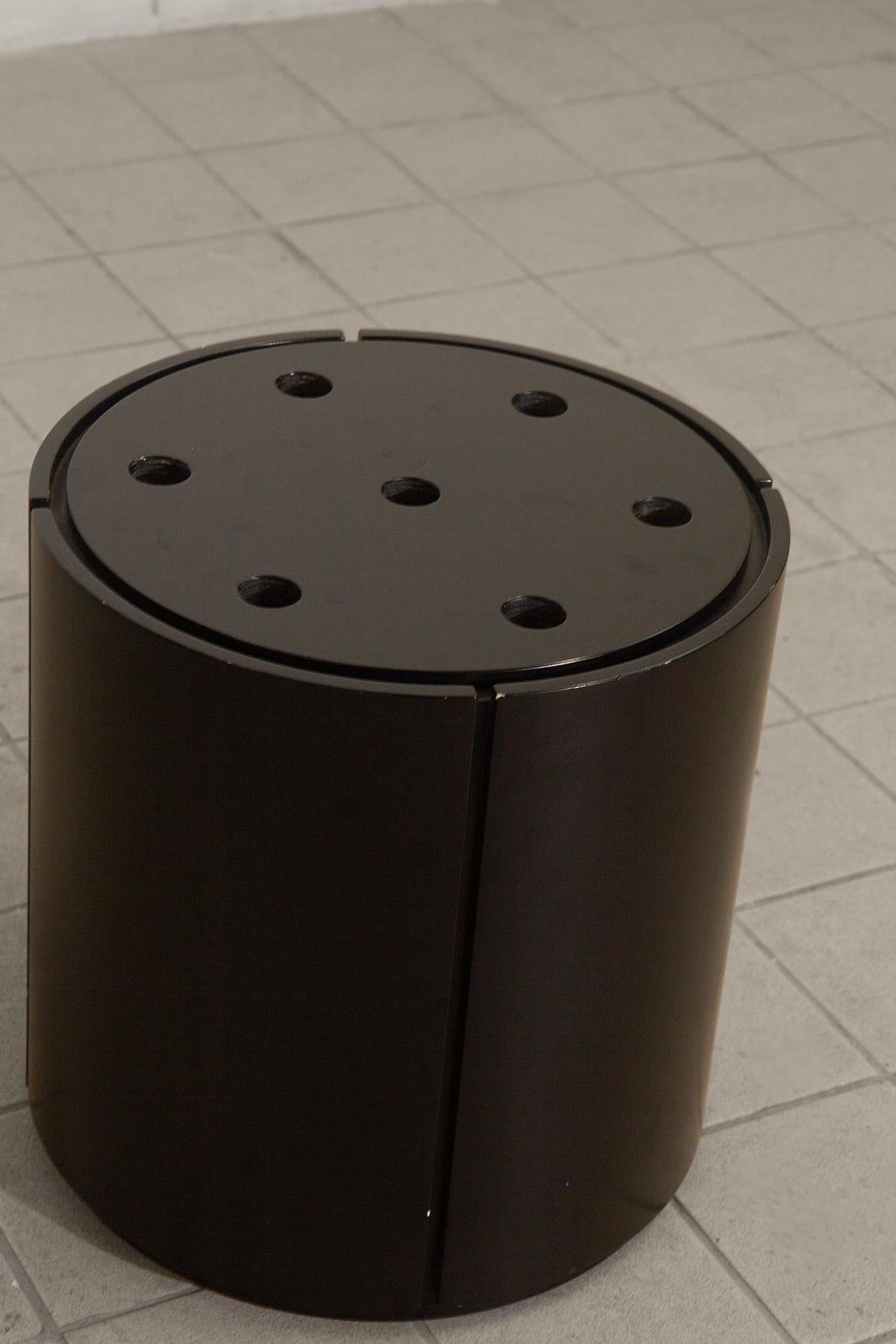 Post-modern Italian design umbrella stand in black For Sale 1
