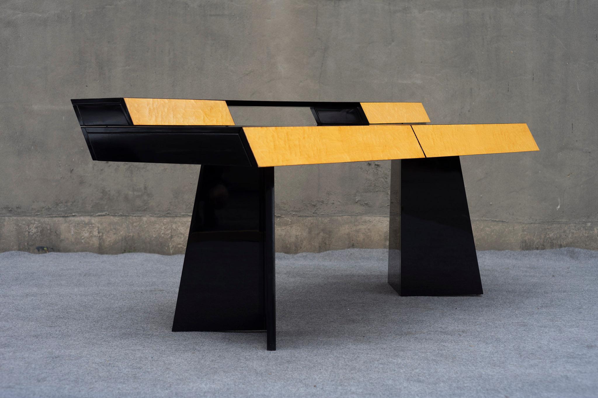 Polished Post-Modern Italian Executive Desk Piano Black Burl by G&C Italia Art Deco Style For Sale