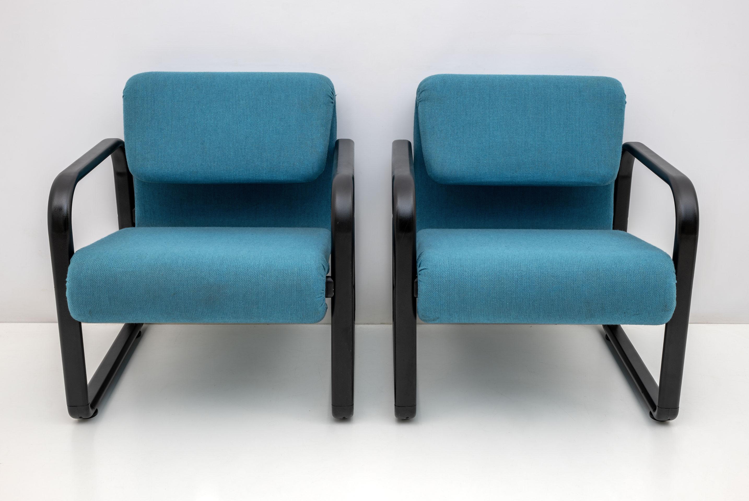 Post-Modern Italian Fabric and Metal Armchairs by Arflex, 70s For Sale 1