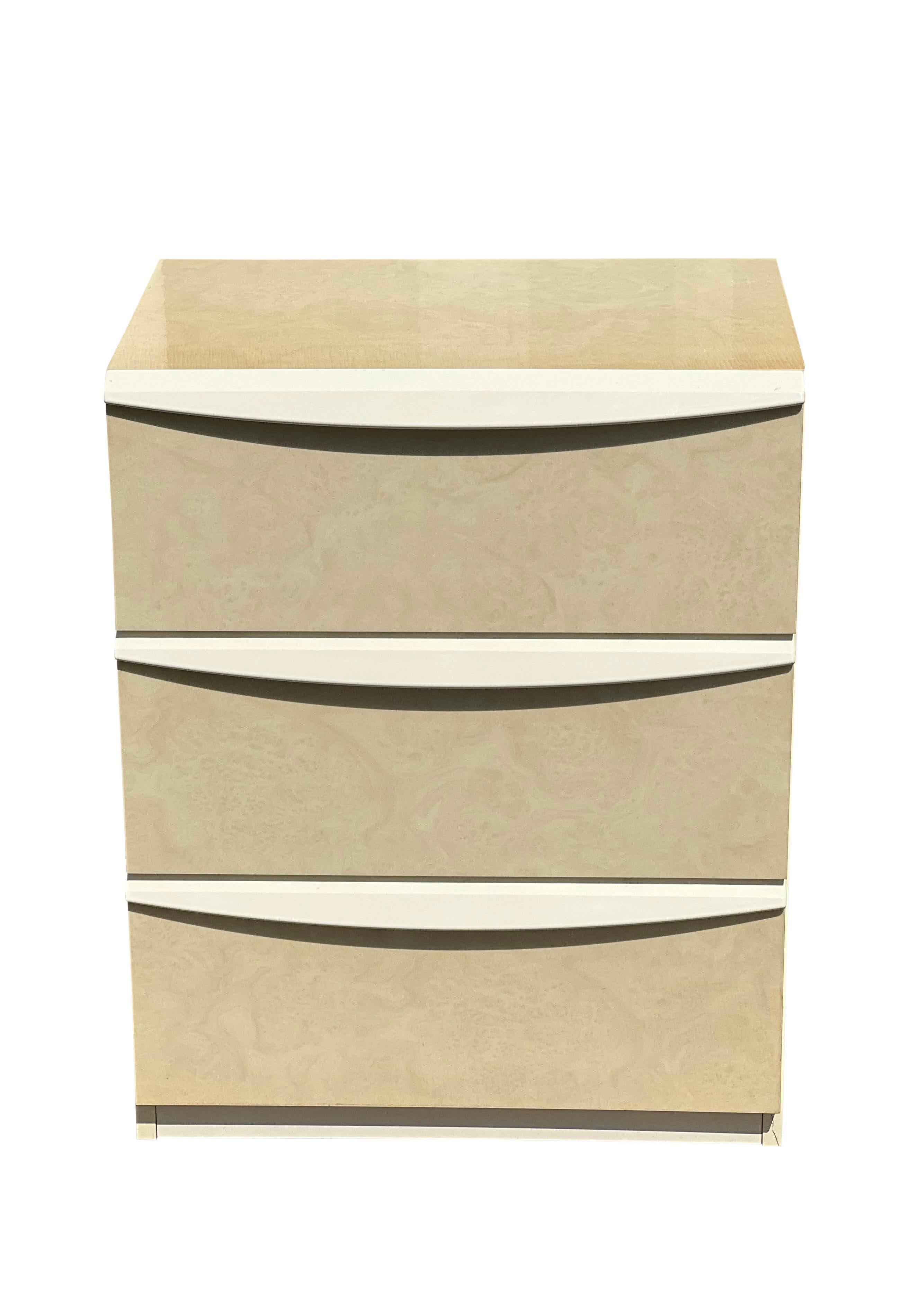 Late 20th Century Modern Italian White Lacquered Chests or Nightstands, Pair For Sale