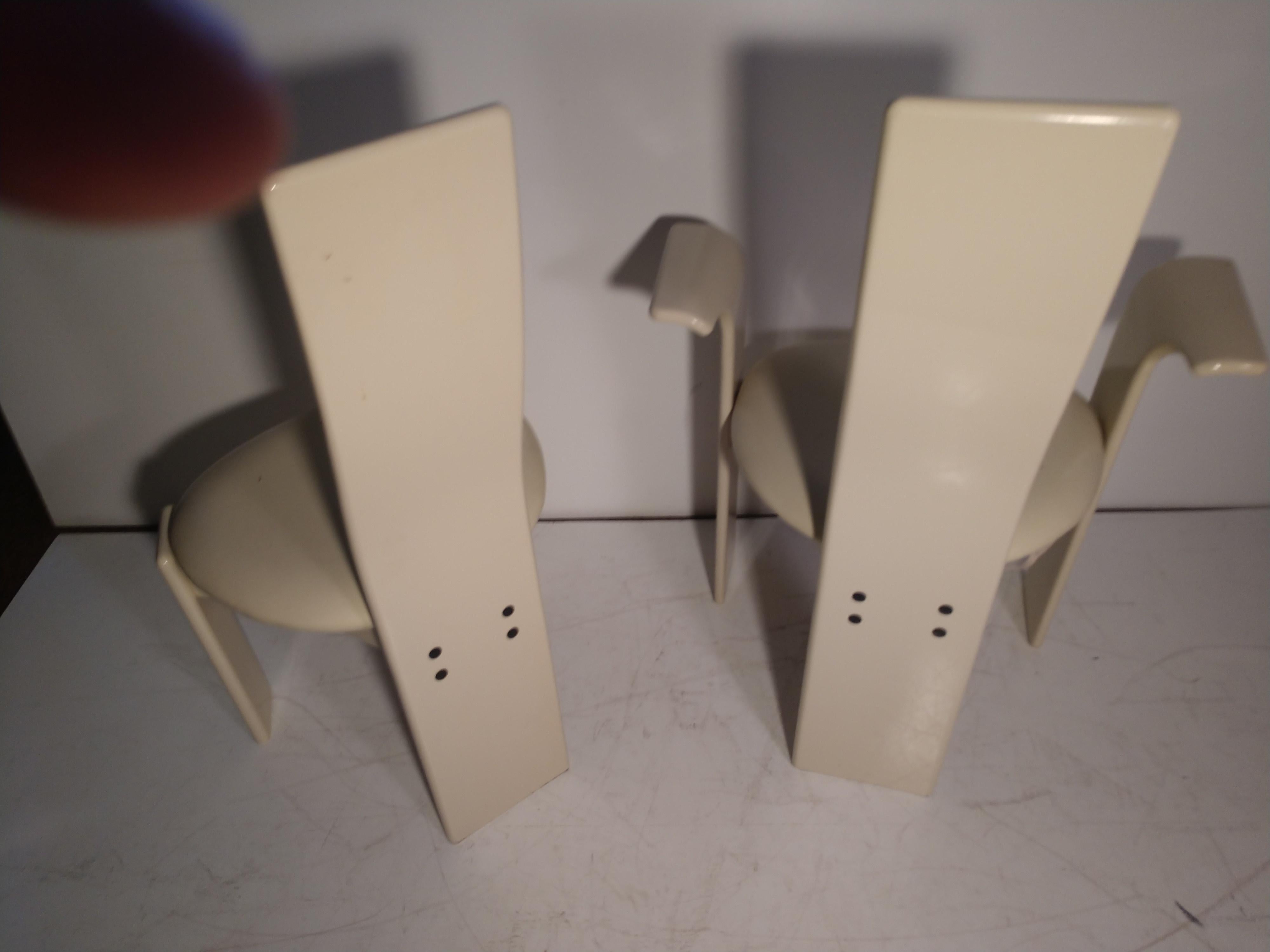 Juego de cuatro sillas de comedor italianas postmodernas lacadas en venta 2