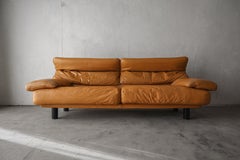 Divano Alanda in pelle italiana post-moderna di Paolo Piva