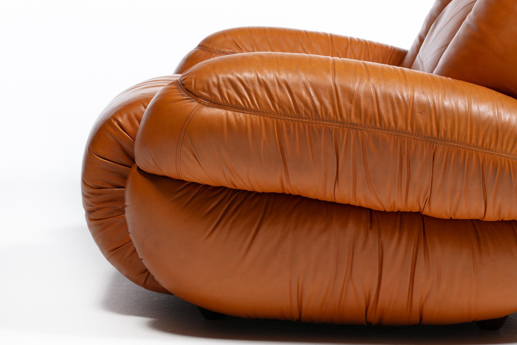 Post Modern Italian Leather Lounge Chairs in Butterscotch Carmel Leather c. 1980 For Sale 7