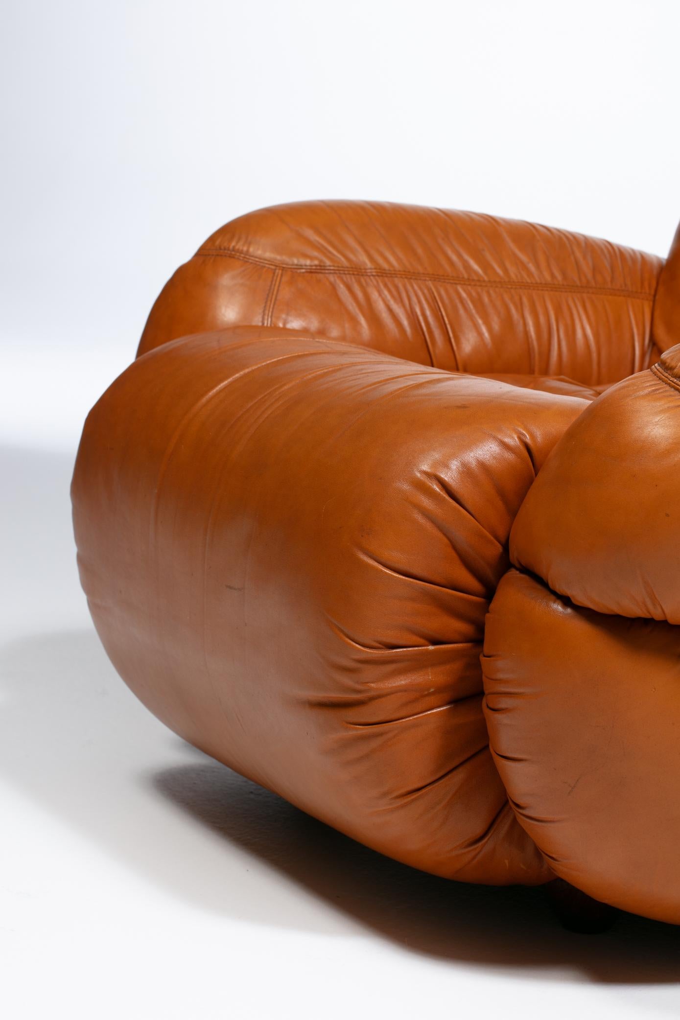 Post Modern Italian Leather Lounge Chairs in Butterscotch Carmel Leather c. 1980 For Sale 8