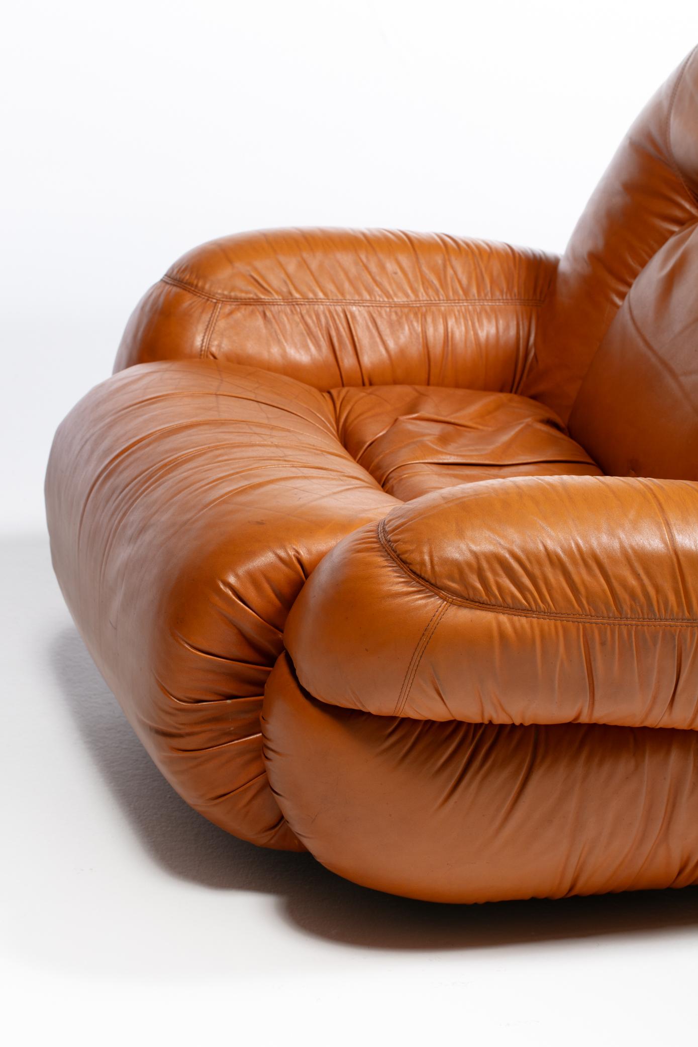 Post Modern Italian Leather Lounge Chairs in Butterscotch Carmel Leather c. 1980 For Sale 10