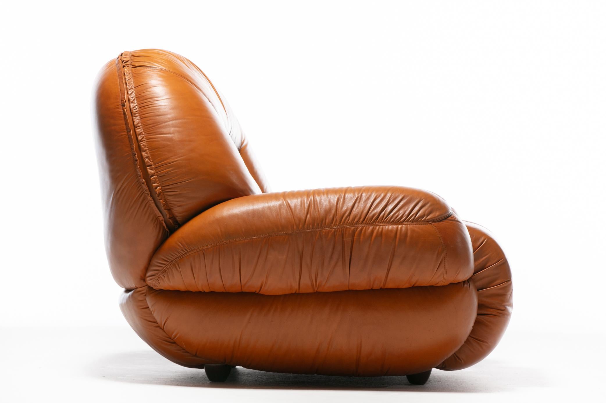 Post Modern Italian Leather Lounge Chairs in Butterscotch Carmel Leather c. 1980 For Sale 12