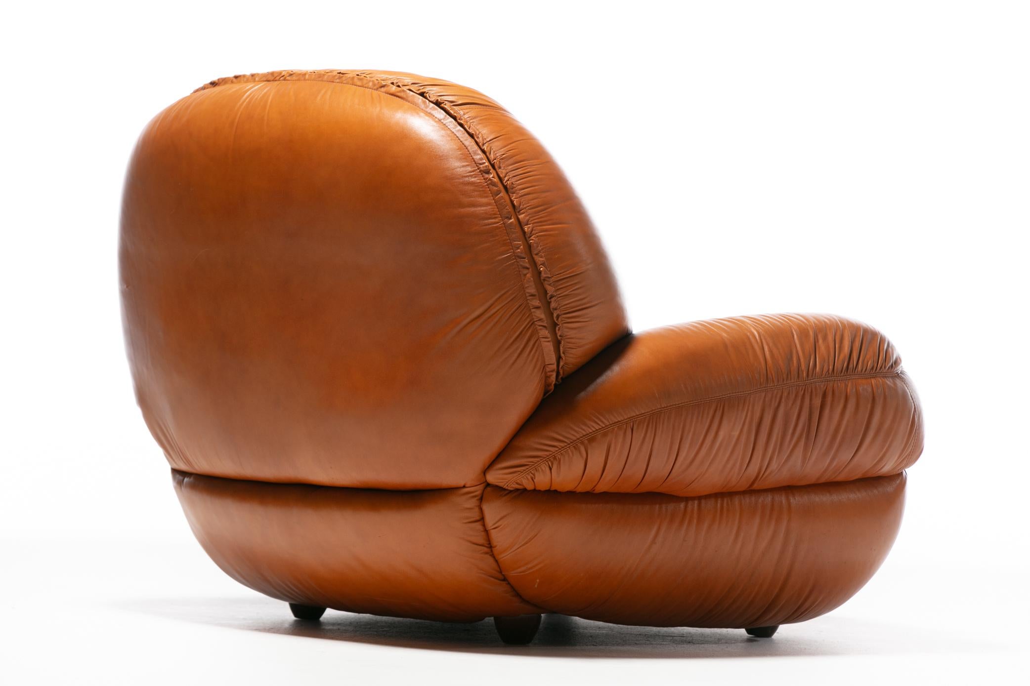 Post Modern Italian Leather Lounge Chairs in Butterscotch Carmel Leather c. 1980 For Sale 13