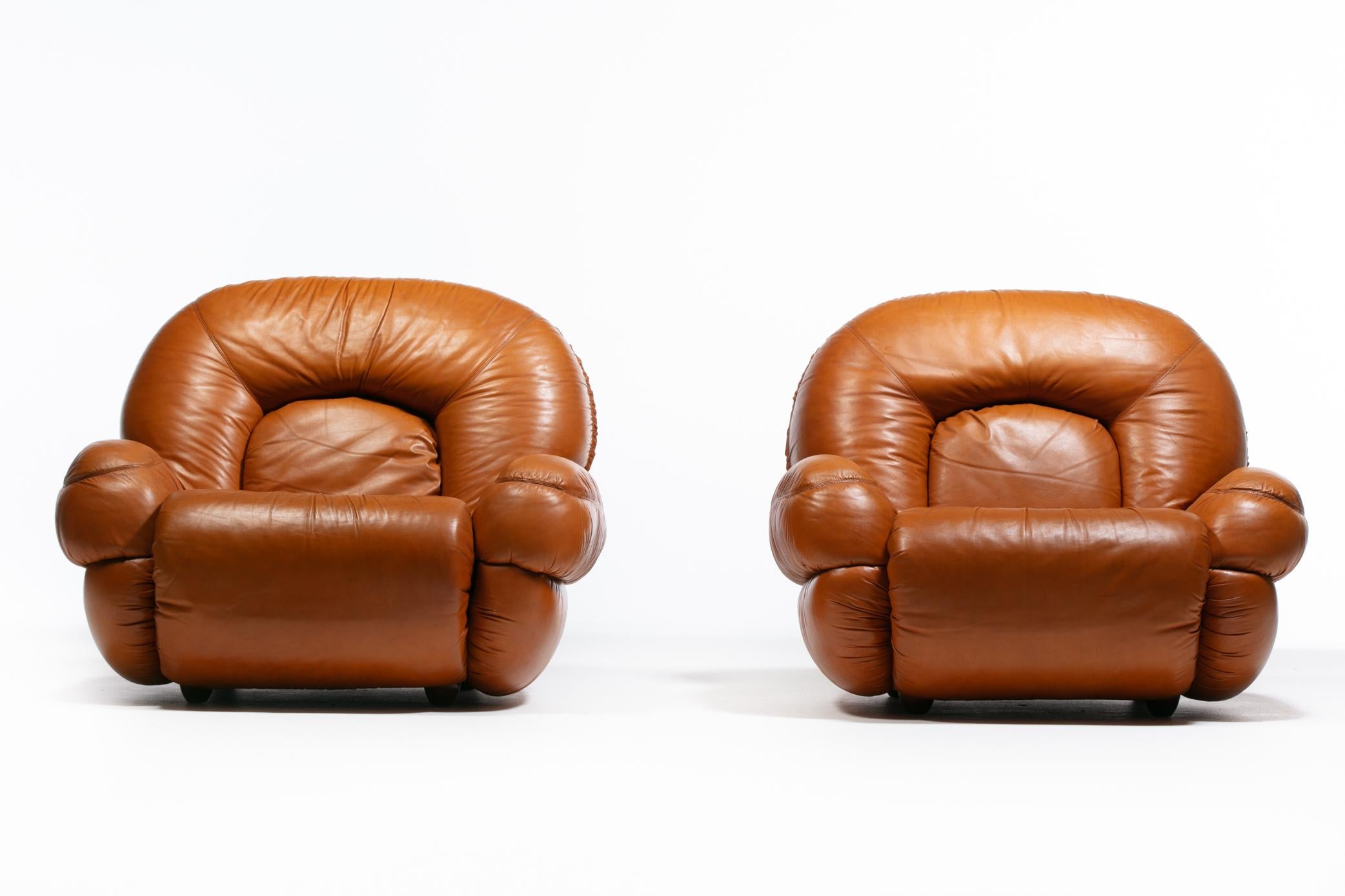 Late 20th Century Post Modern Italian Leather Lounge Chairs in Butterscotch Carmel Leather c. 1980 For Sale
