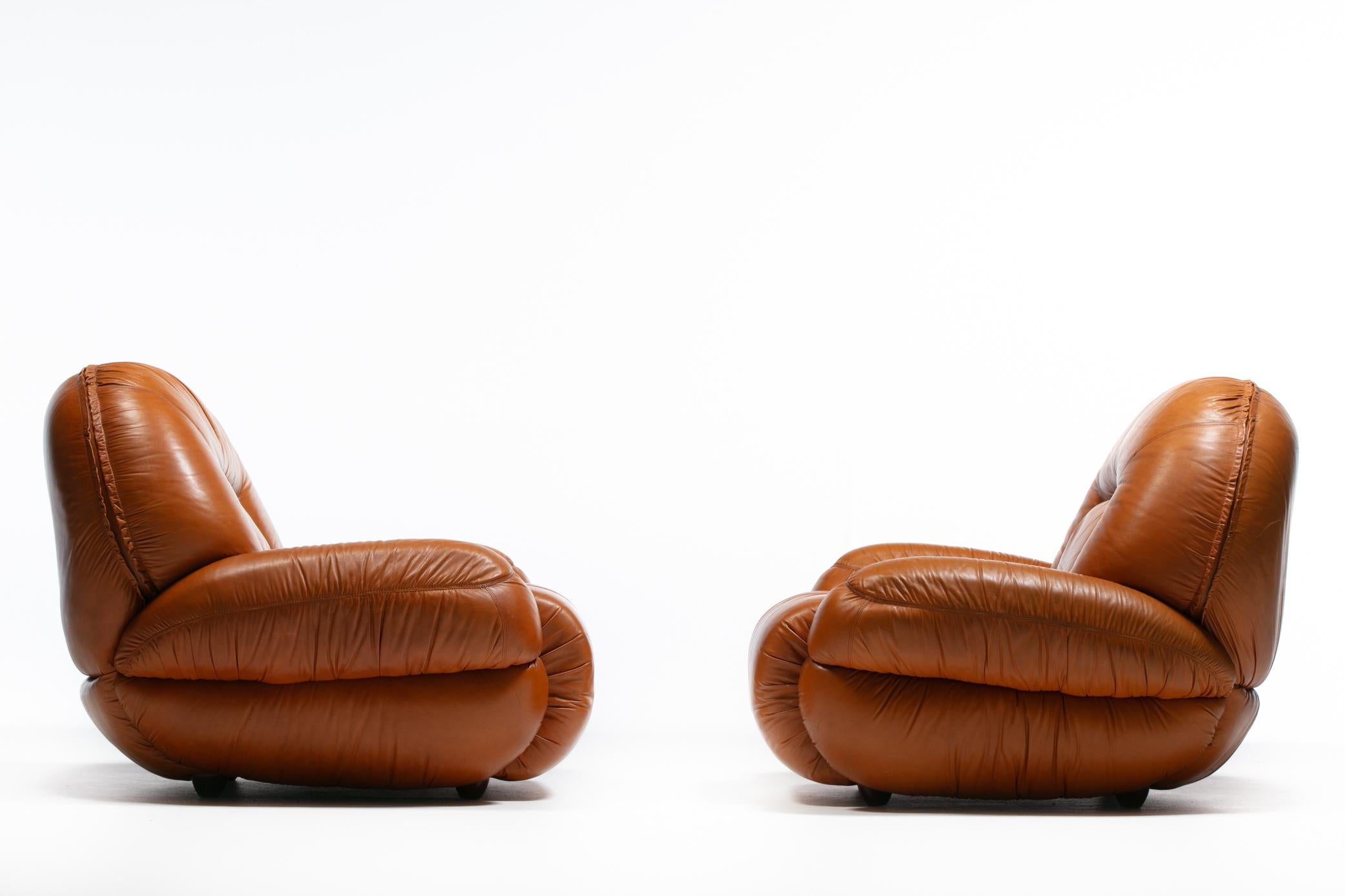 Post Modern Italian Leather Lounge Chairs in Butterscotch Carmel Leather c. 1980 For Sale 1