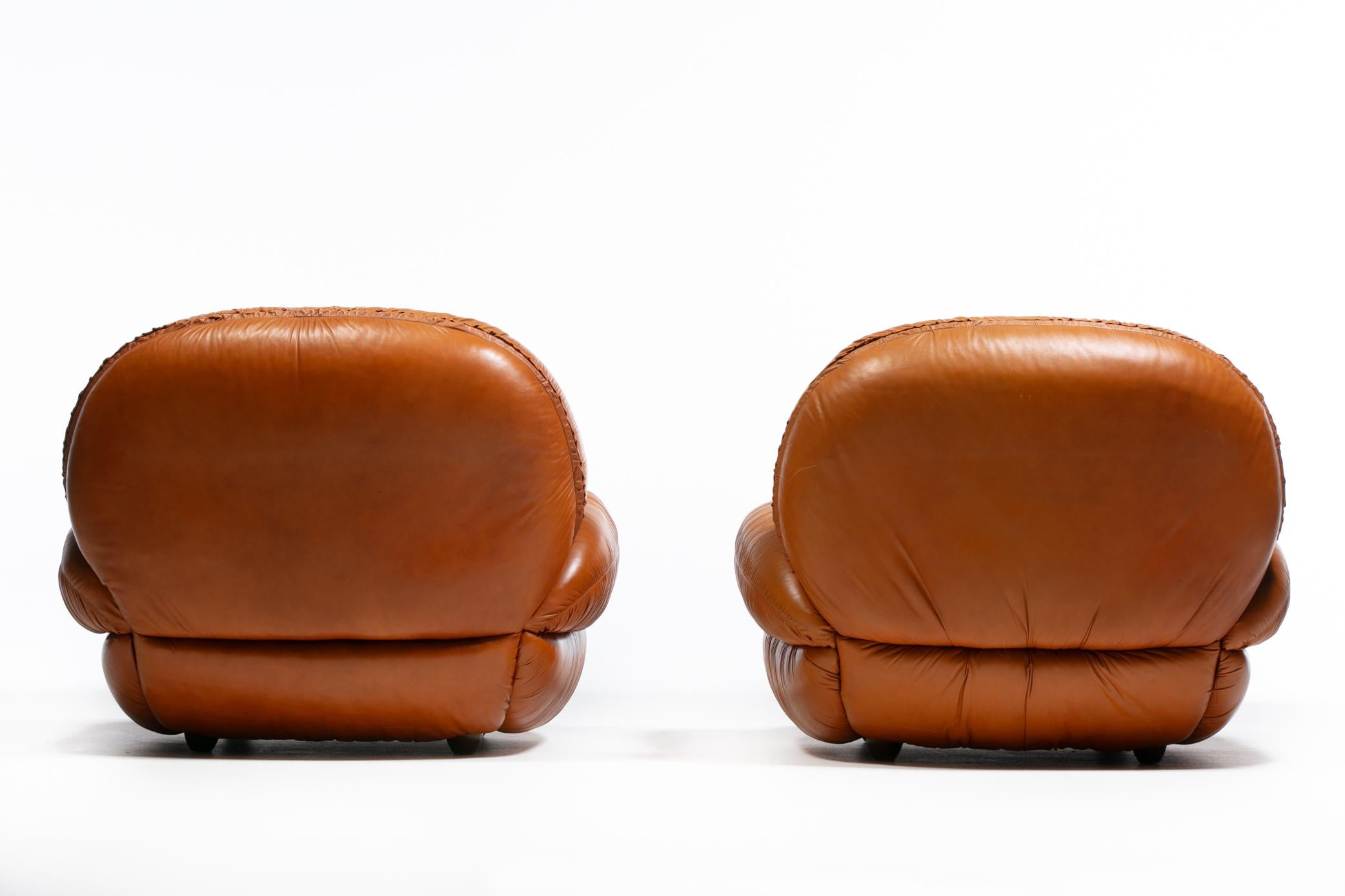 Post Modern Italian Leather Lounge Chairs in Butterscotch Carmel Leather c. 1980 For Sale 3