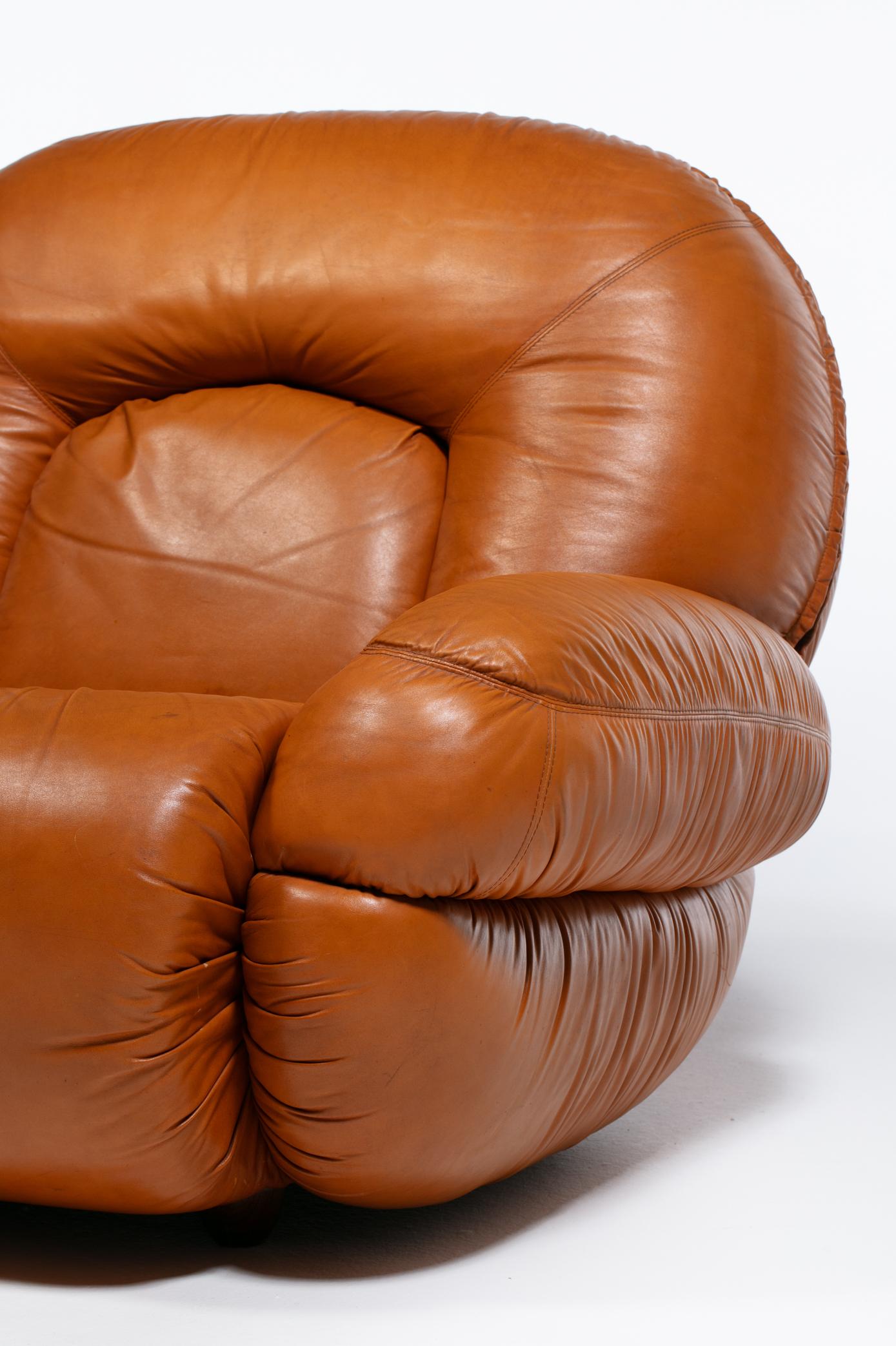 Post Modern Italian Leather Lounge Chairs in Butterscotch Carmel Leather c. 1980 For Sale 4