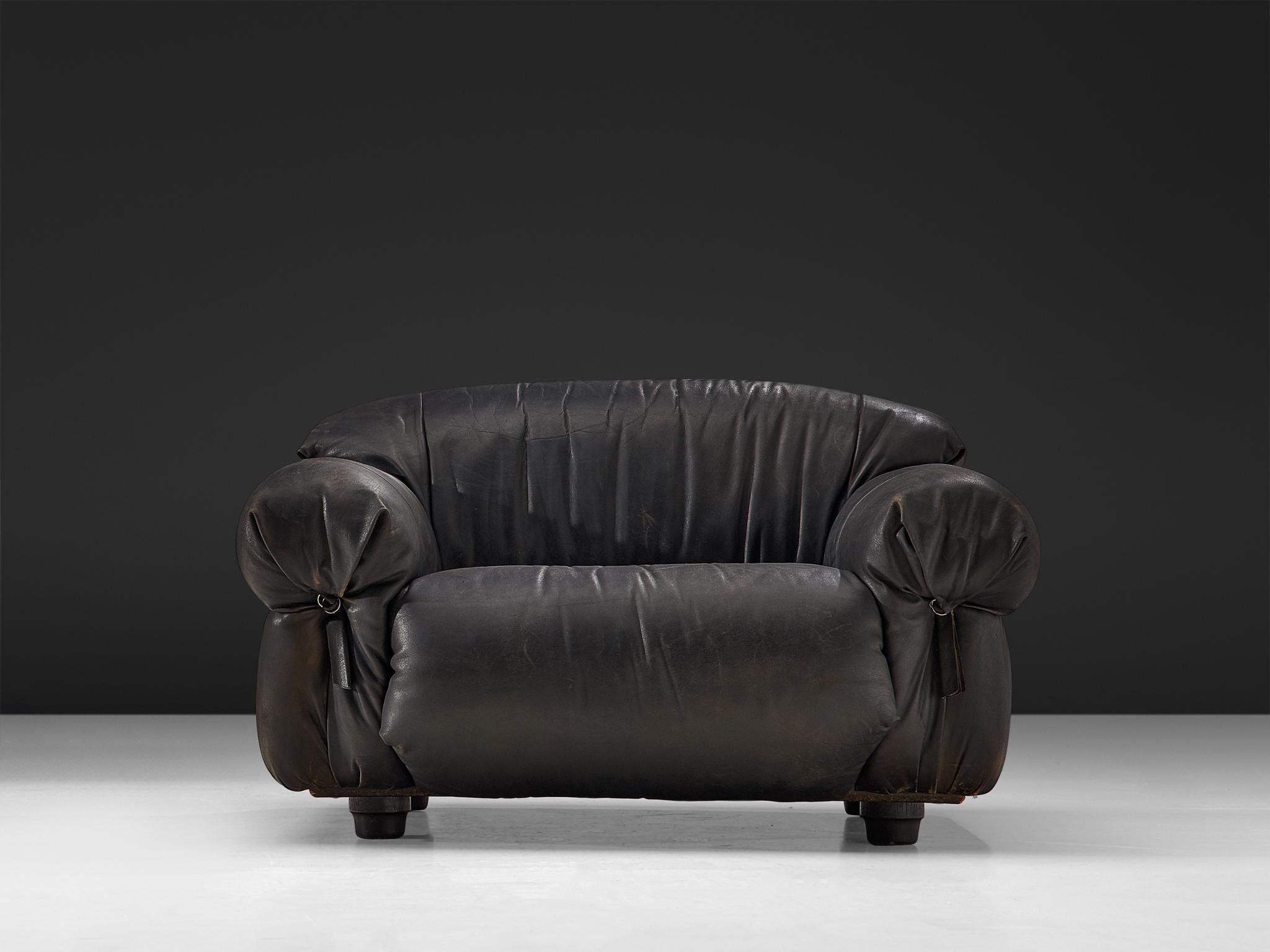 Chaise longue italienne post-moderne en cuir noir patiné Bon état - En vente à Waalwijk, NL