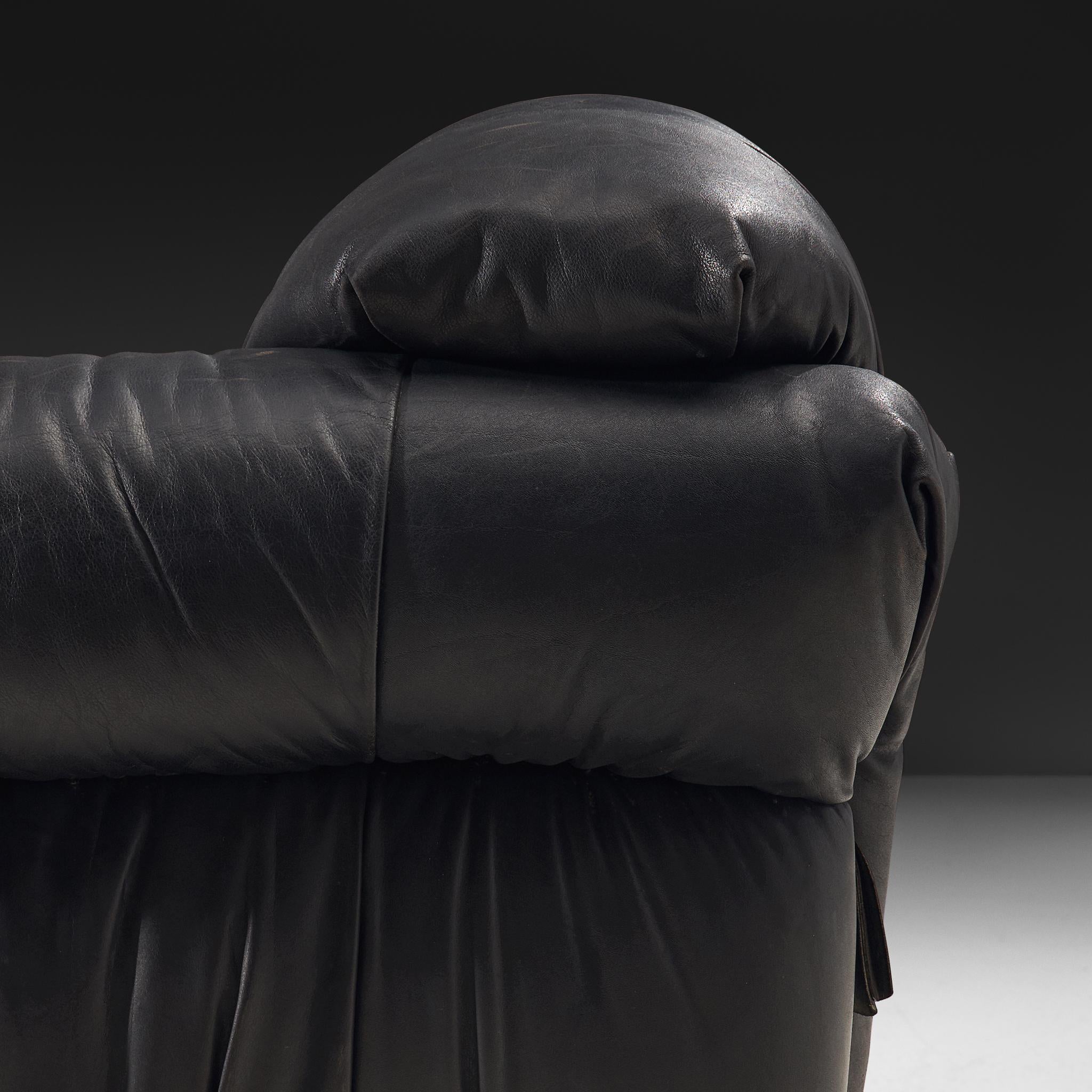 Fin du 20e siècle Chaise longue italienne post-moderne en cuir noir patiné en vente
