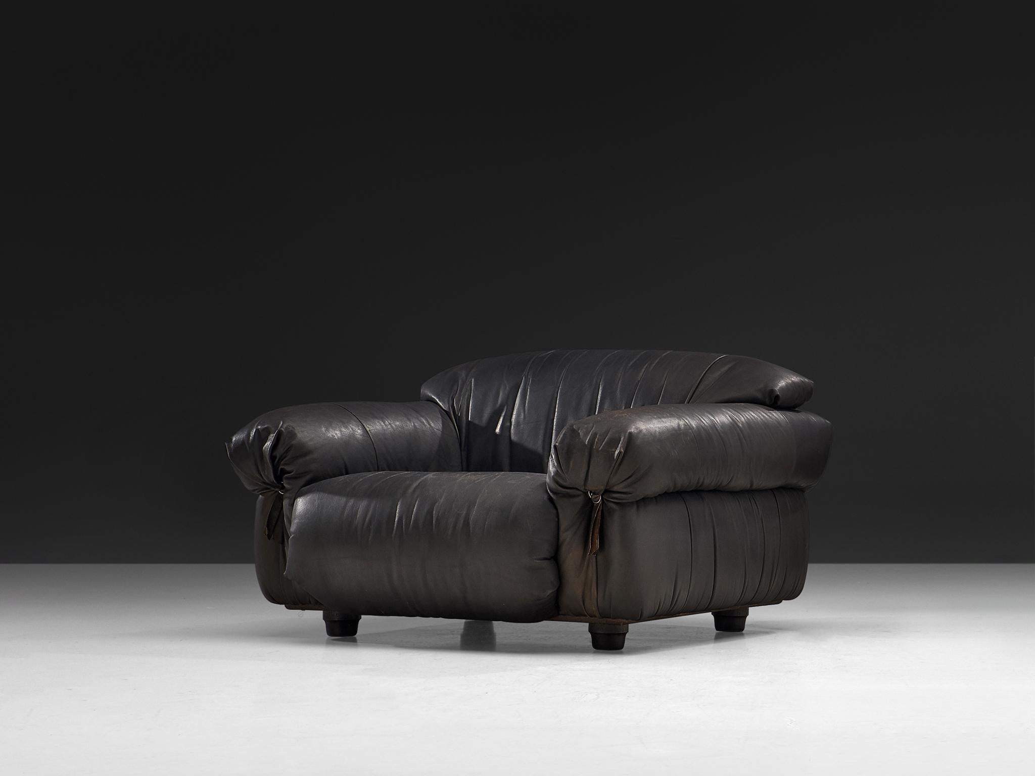 Cuir Chaise longue italienne post-moderne en cuir noir patiné en vente