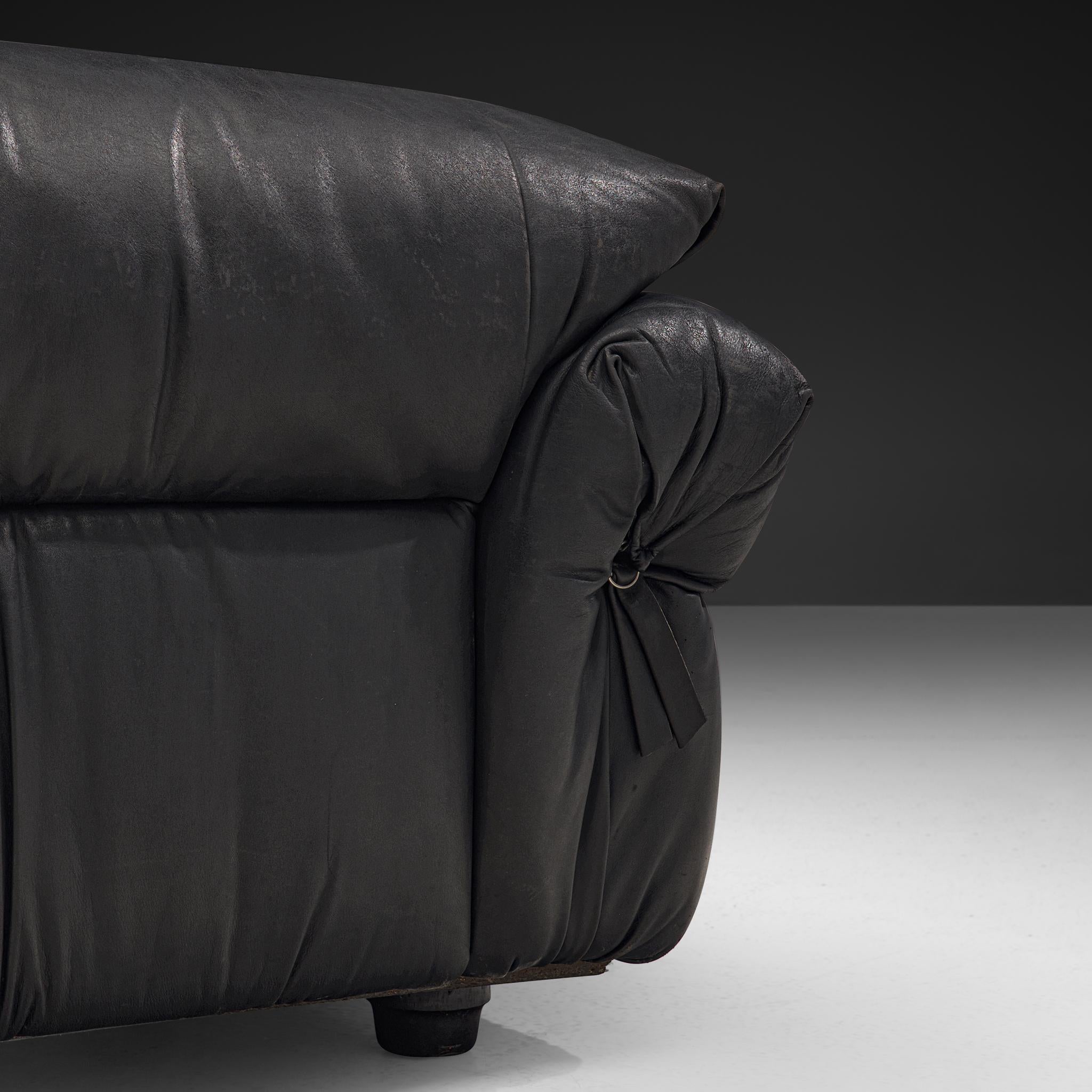 Chaise longue italienne post-moderne en cuir noir patiné en vente 1