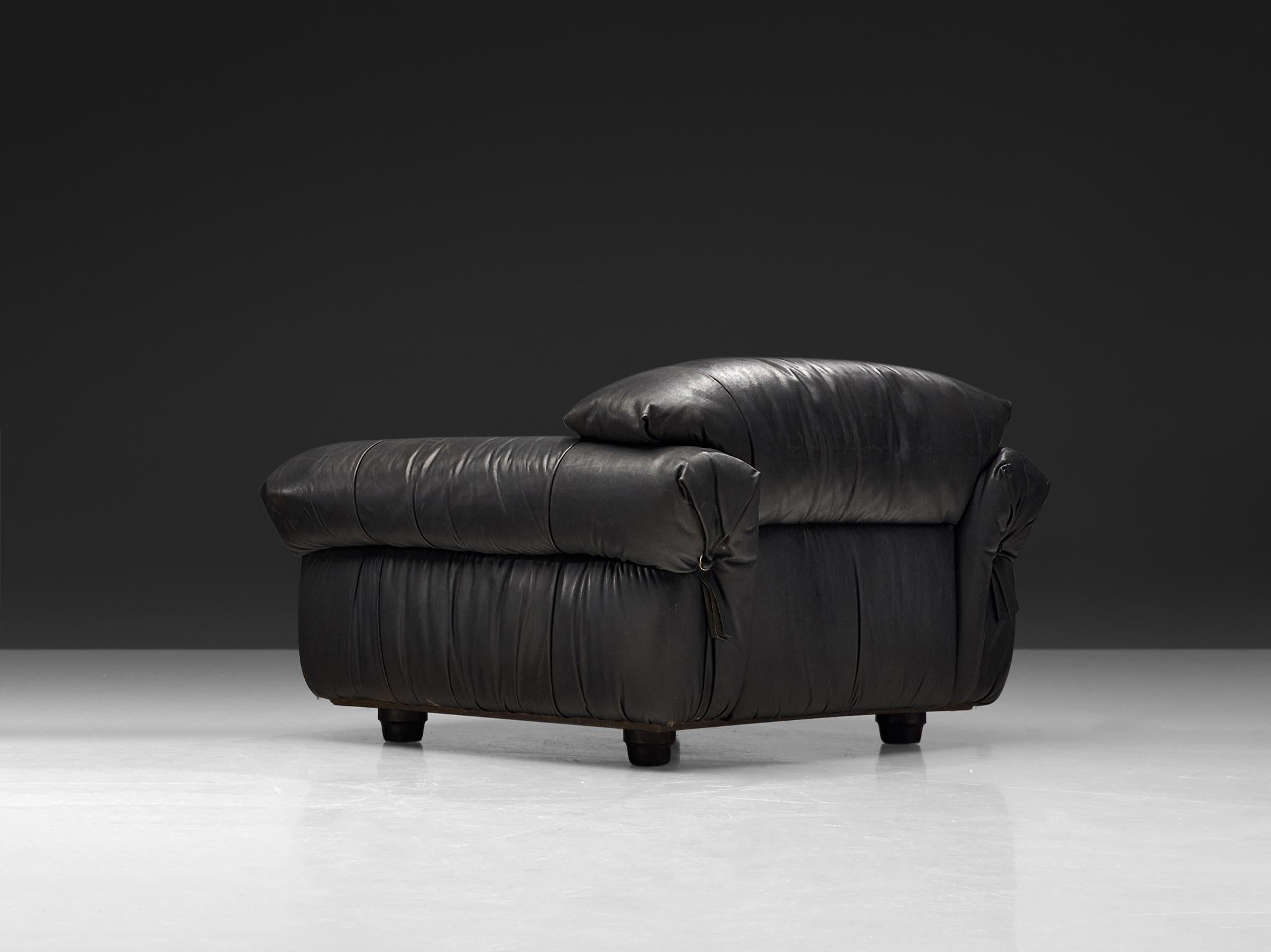 Chaise longue italienne post-moderne en cuir noir patiné en vente 2