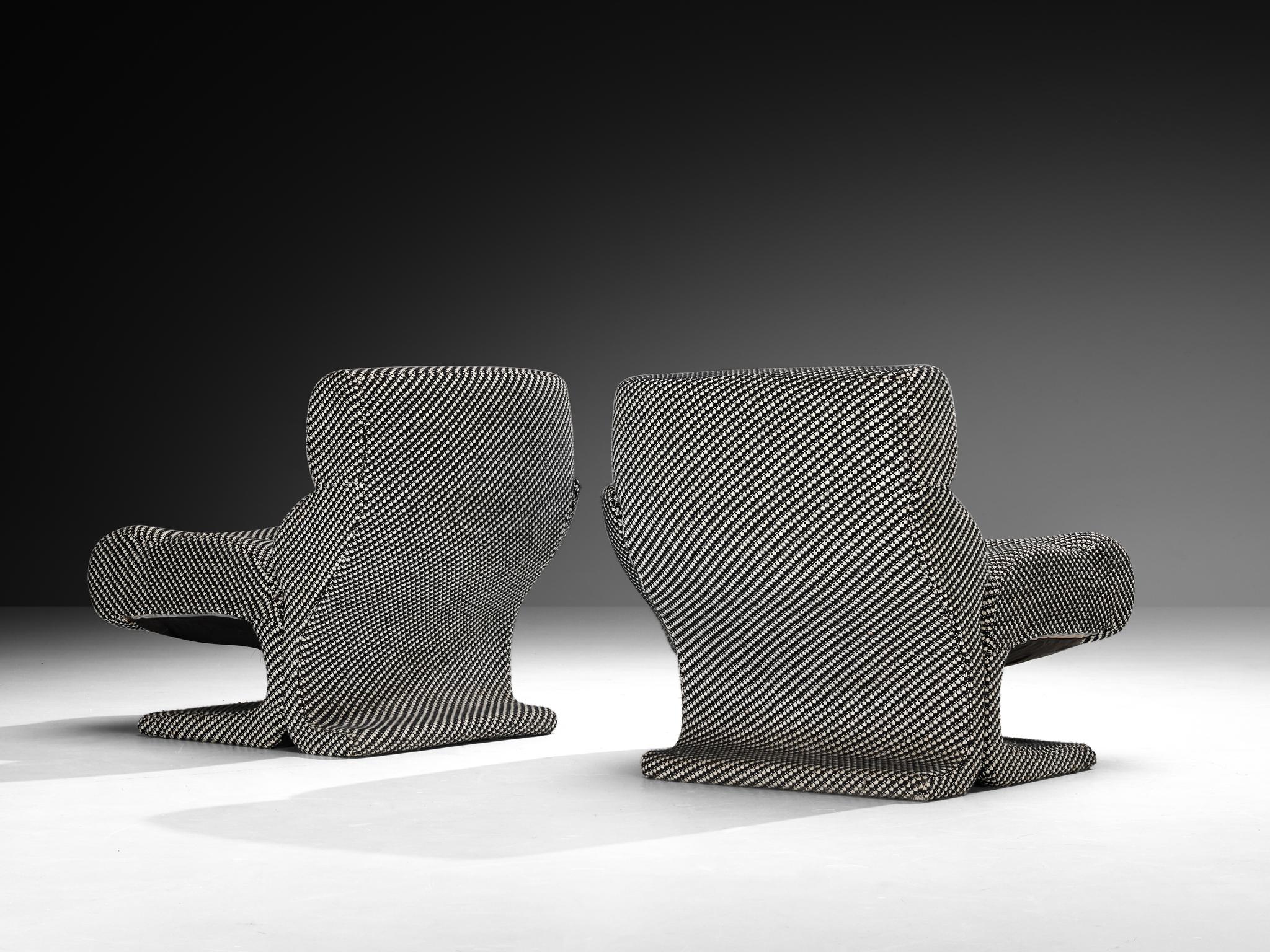 Postmoderne italienische Loungesessel mit karierter Polsterung im Angebot 1