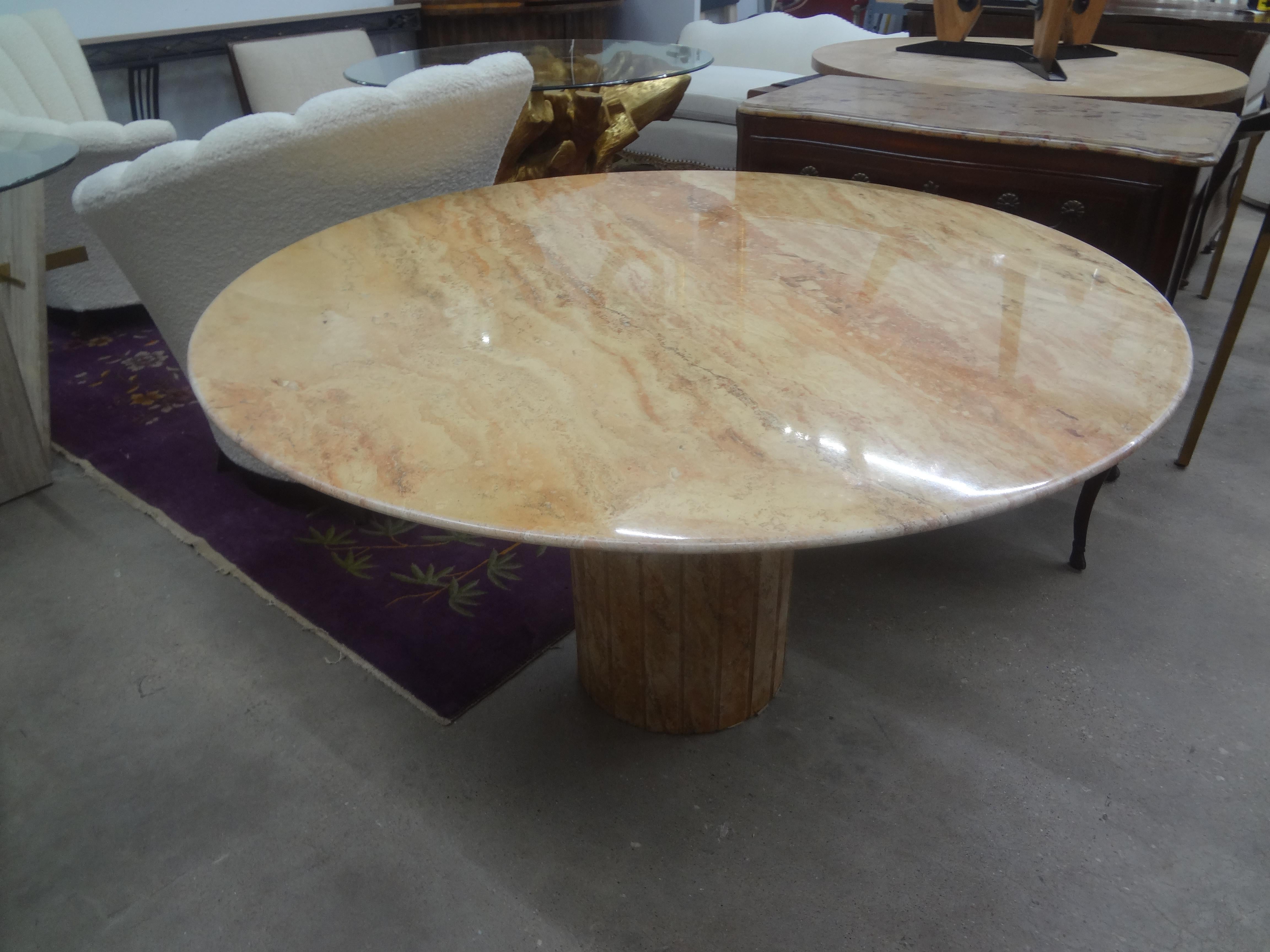Table centrale italienne post-moderne en marbre en vente 2