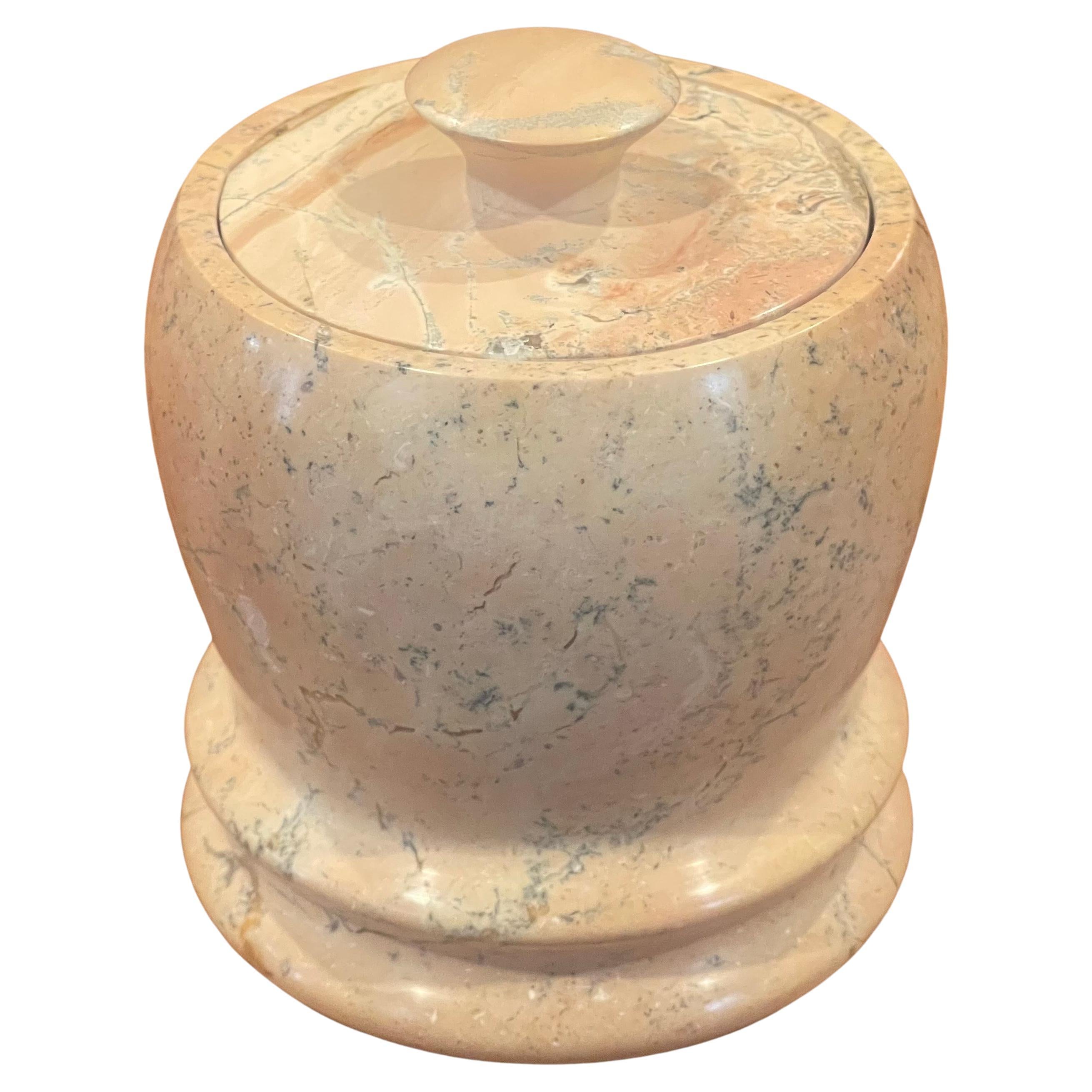 Post-modern Italian marble lidded jar, circa 1970s. The jar is in very good vintage condition with no chips or cracks and measures 4