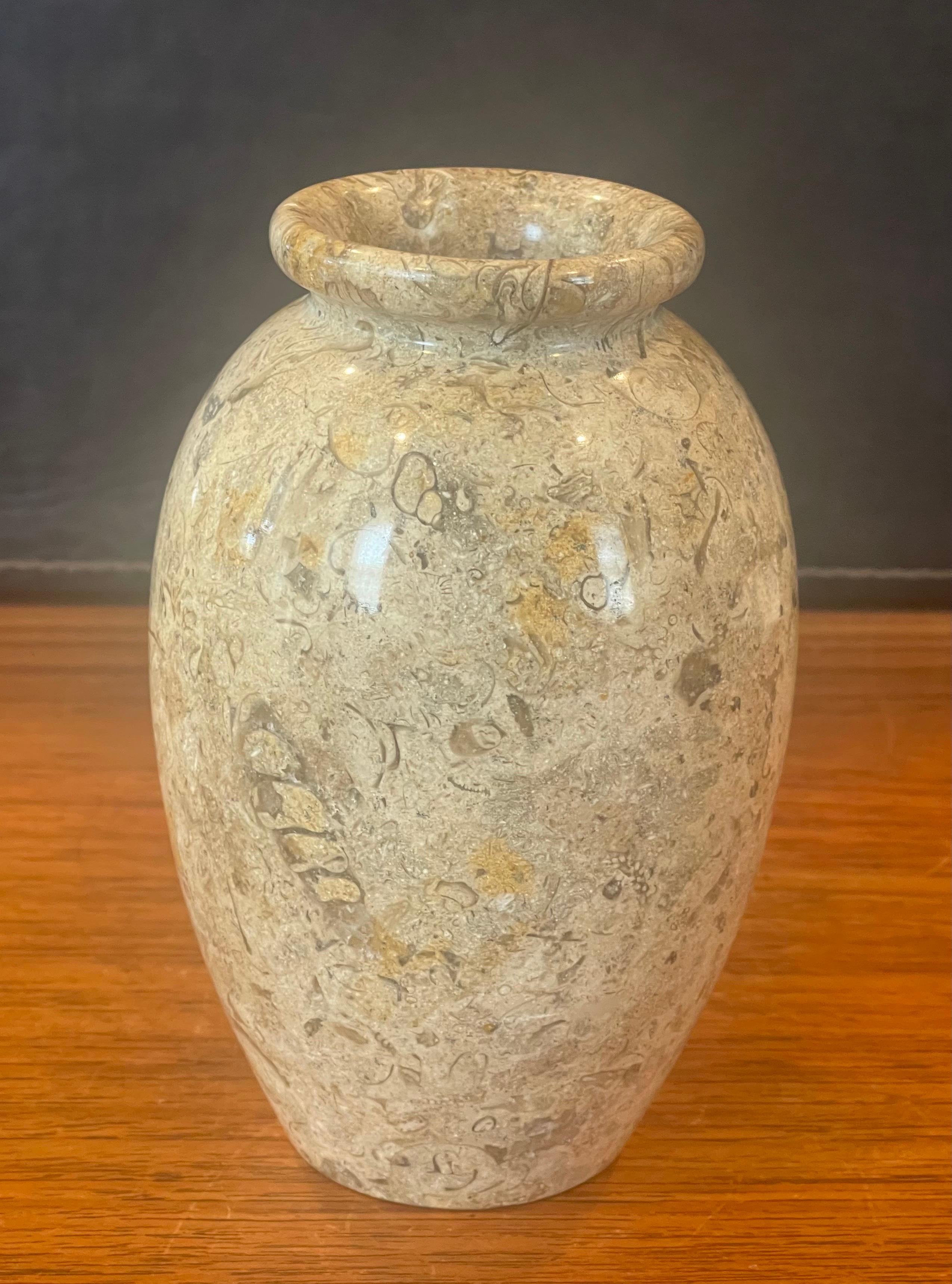 20ième siècle Vase en marbre italien post-moderne en vente
