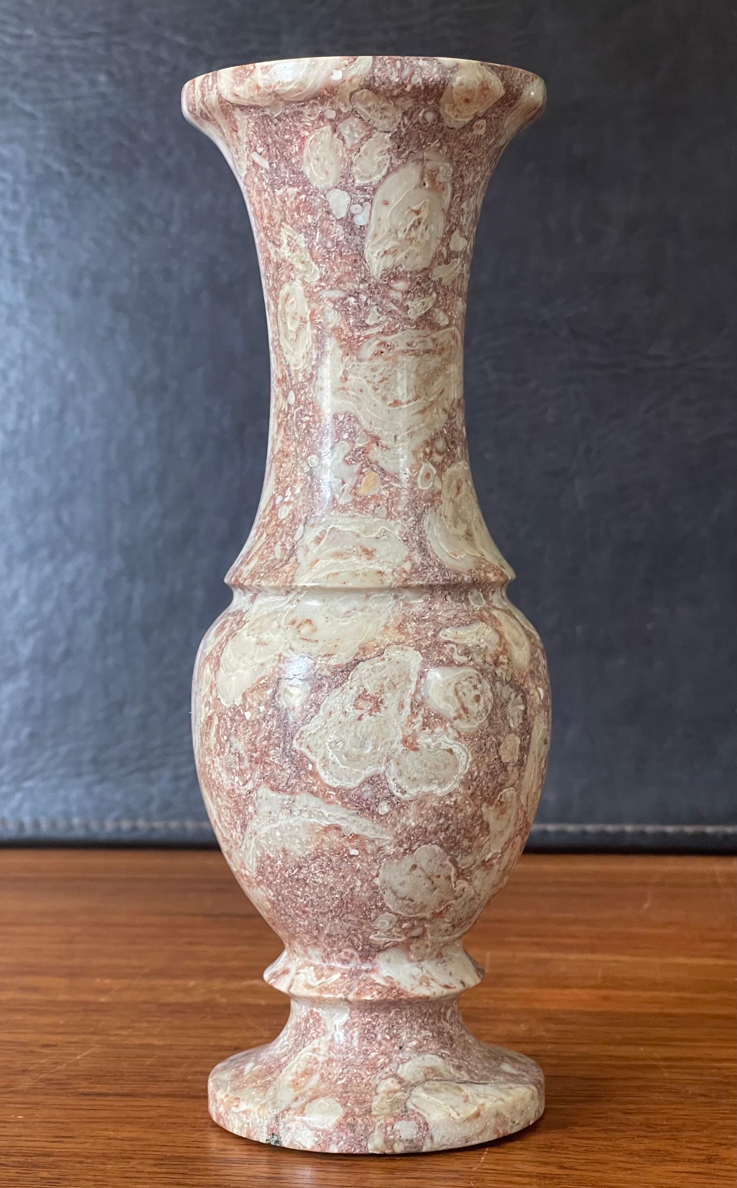 Marbre Vase en marbre italien post-moderne en vente