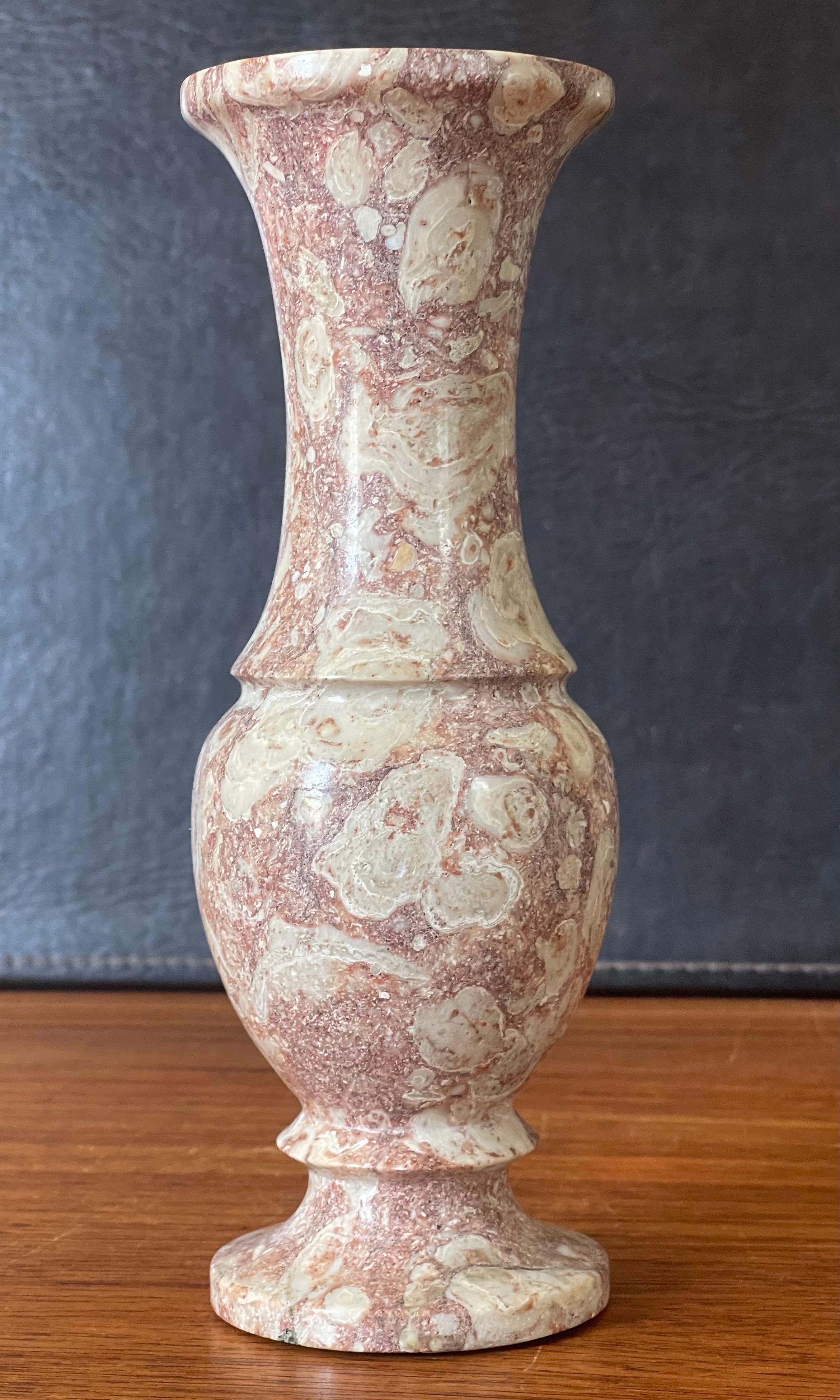 Vase en marbre italien post-moderne en vente 1