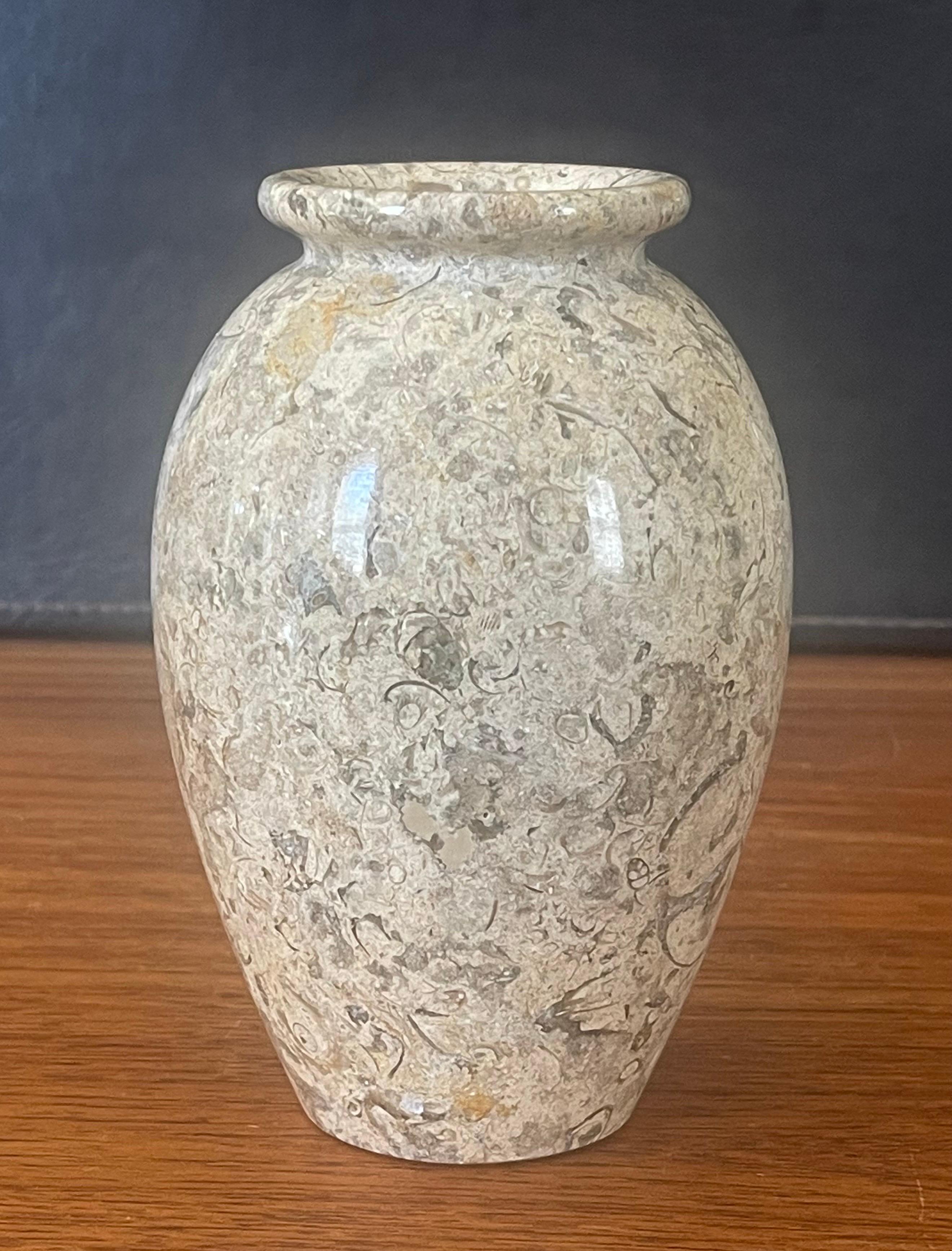 Vase en marbre italien post-moderne en vente 2