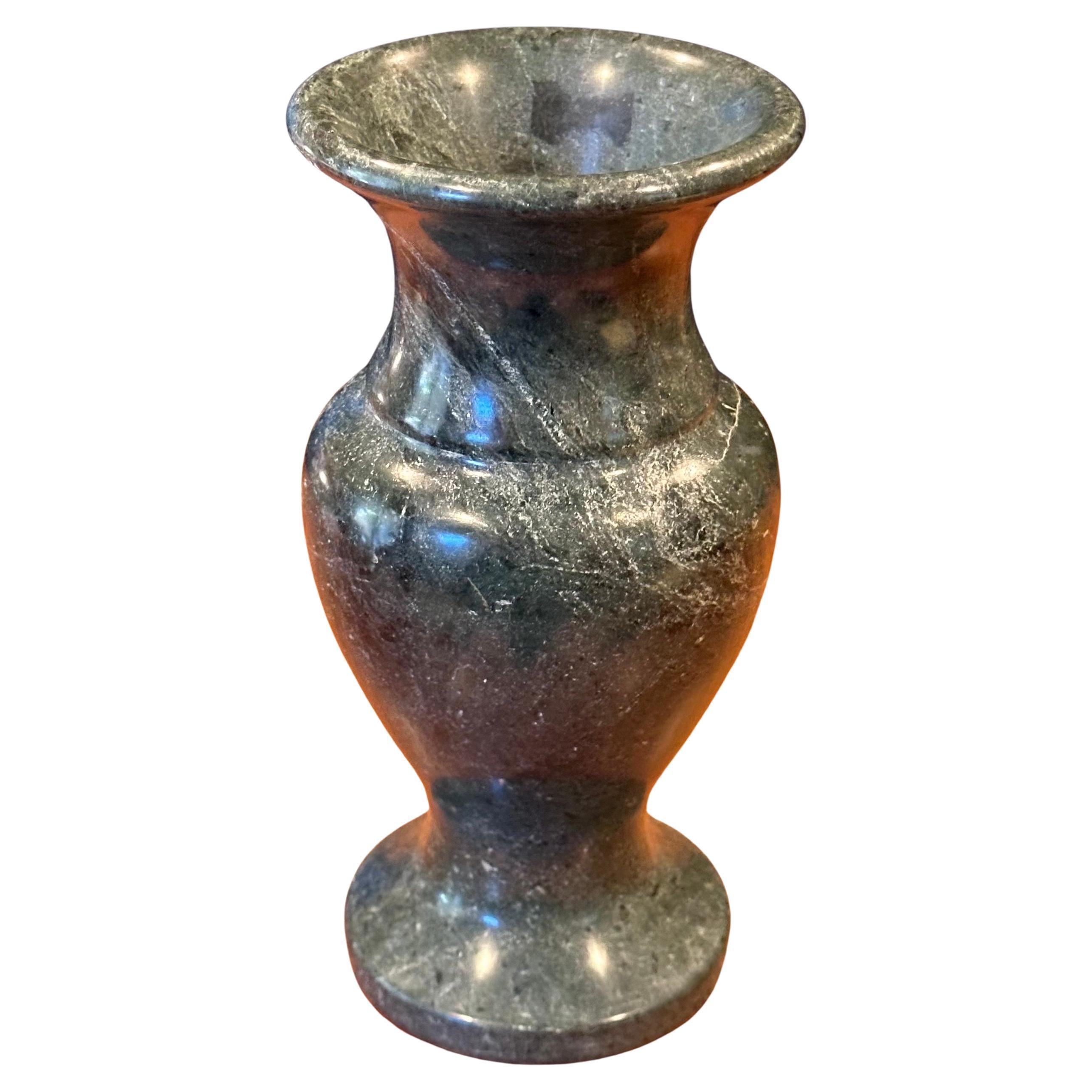 Postmoderne italienische Marmorvase