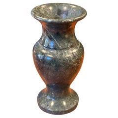 Postmoderne italienische Marmorvase
