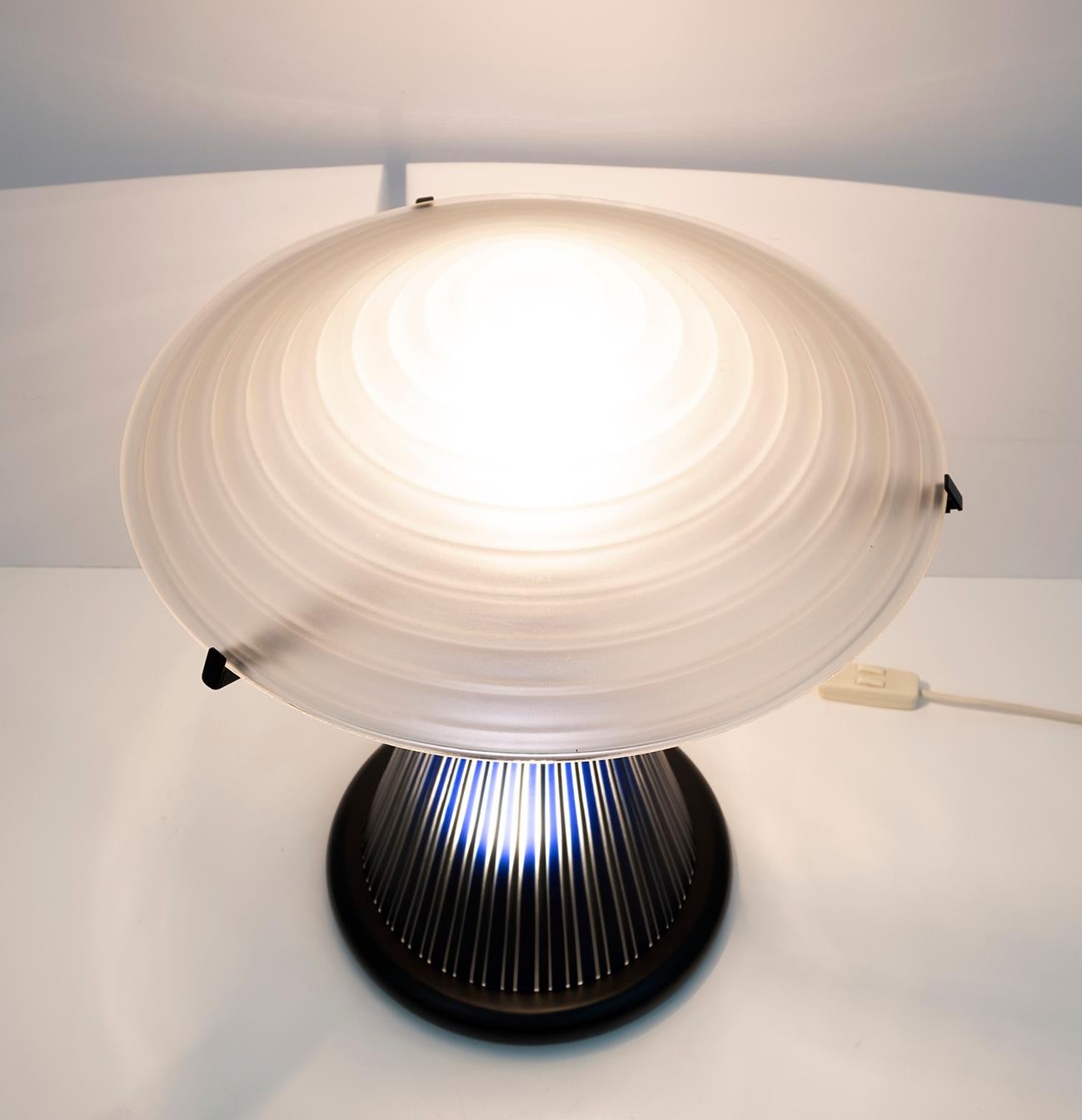 Lámpara de sobremesa postmoderna italiana de cristal de Murano en forma de seta, años 80 en venta 1