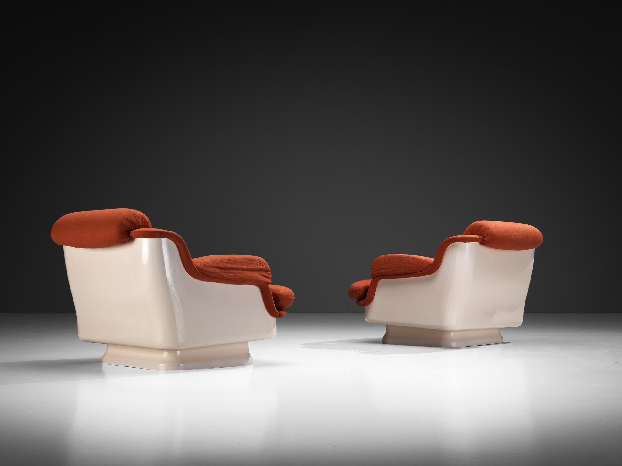 Postmodernes italienisches Paar Loungesessel aus Fiberglas und roter Polsterung, postmodern (Ende des 20. Jahrhunderts)
