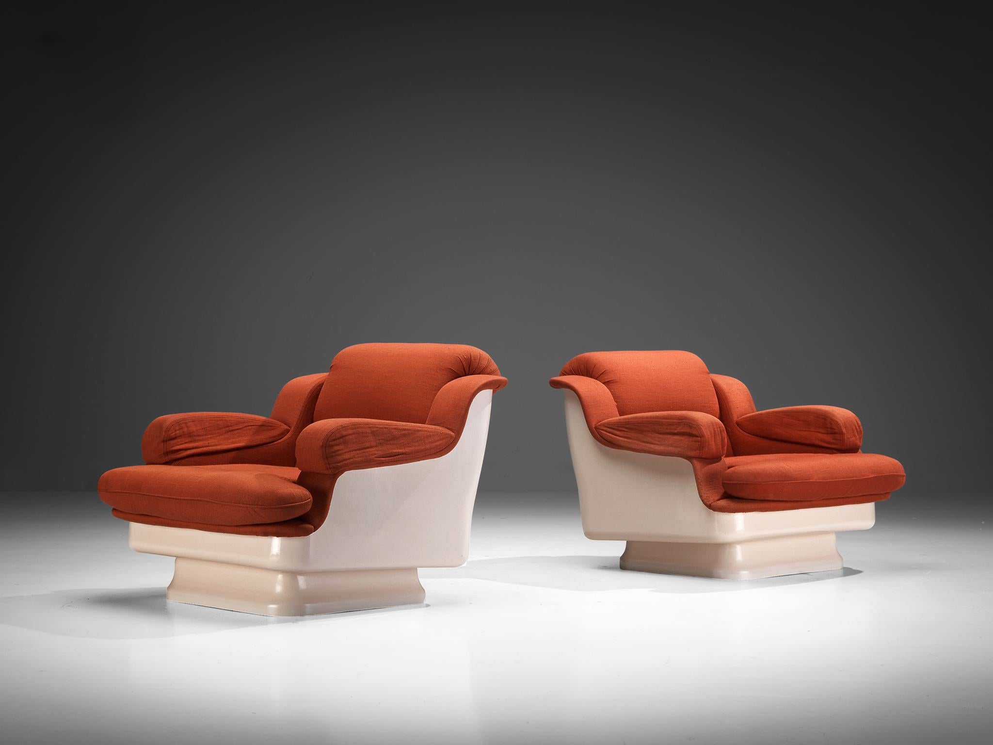 Postmodernes italienisches Paar Loungesessel aus Fiberglas und roter Polsterung, postmodern (Stoff)