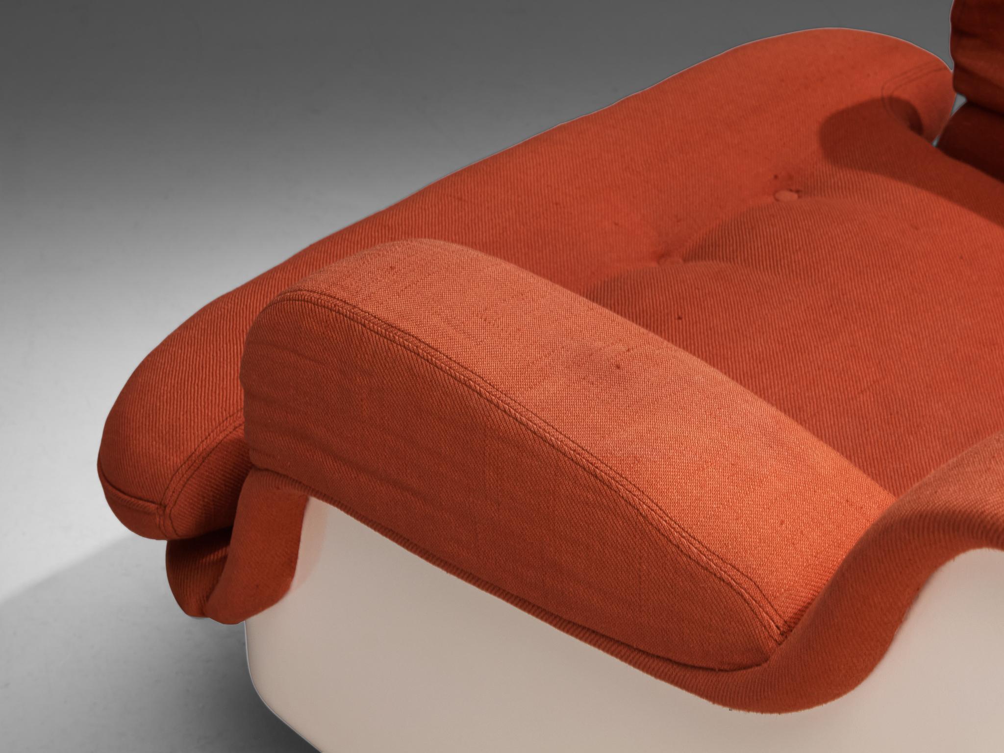 Postmodernes italienisches Paar Loungesessel aus Fiberglas und roter Polsterung, postmodern 2