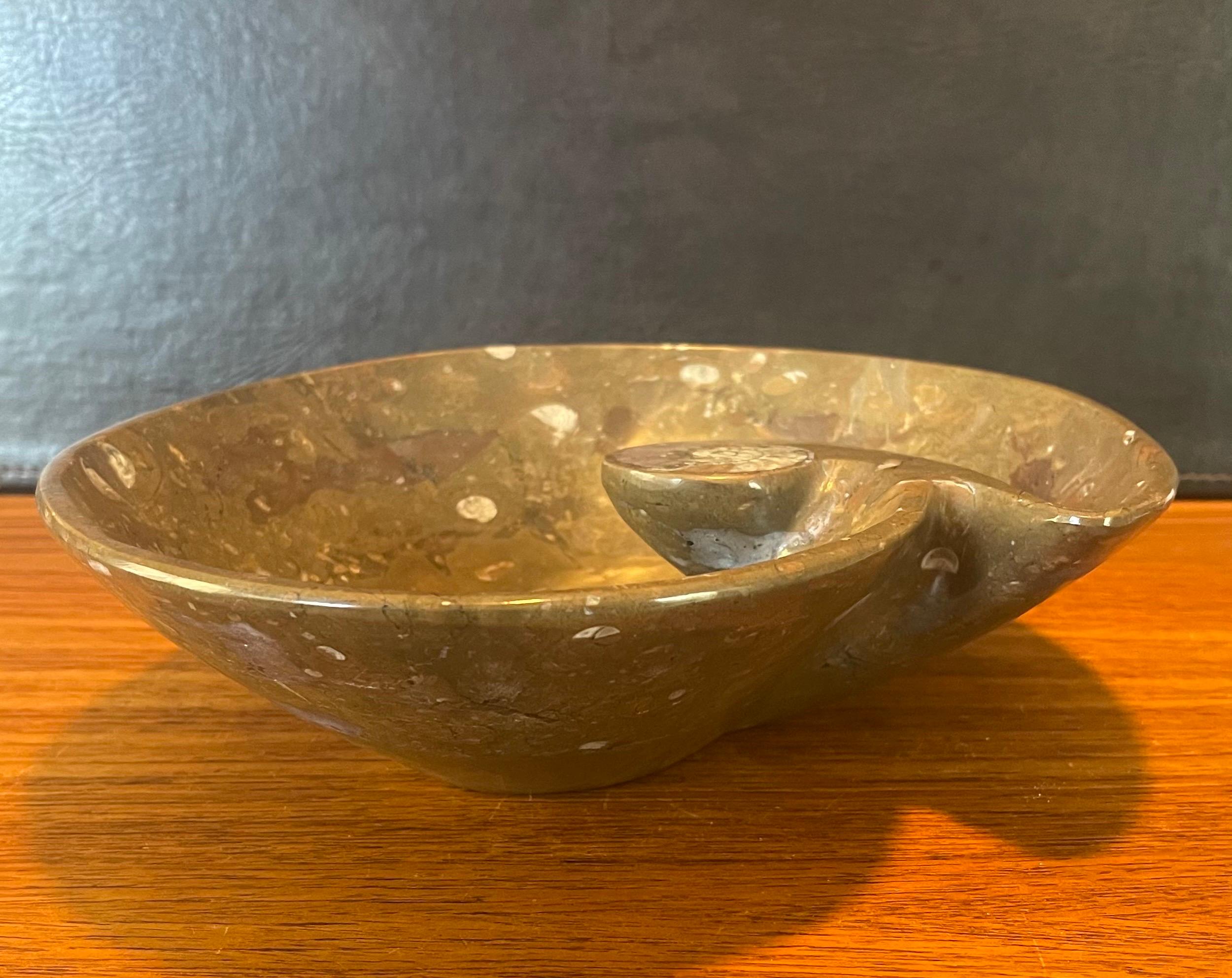 Post-Modern Italian Polished Marble Shell Shaped Bowl For Sale 1