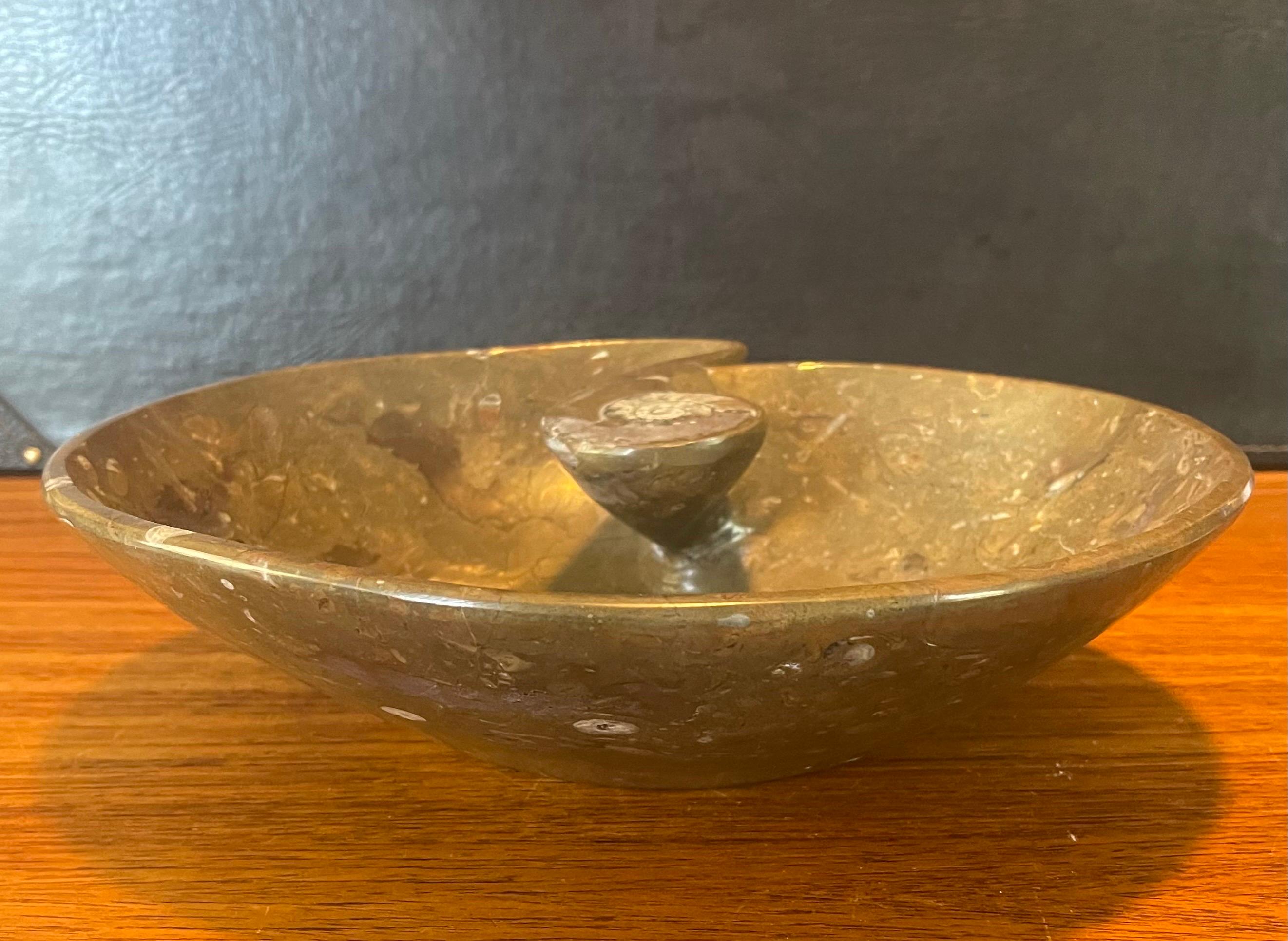 Post-Modern Italian Polished Marble Shell Shaped Bowl For Sale 2