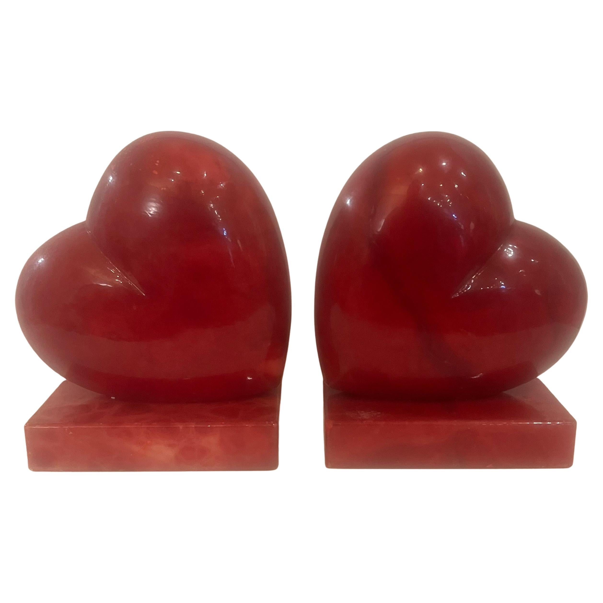 Postmoderne italienische rote Herde Buchstützen aus rotem Alabaster Stone im Angebot