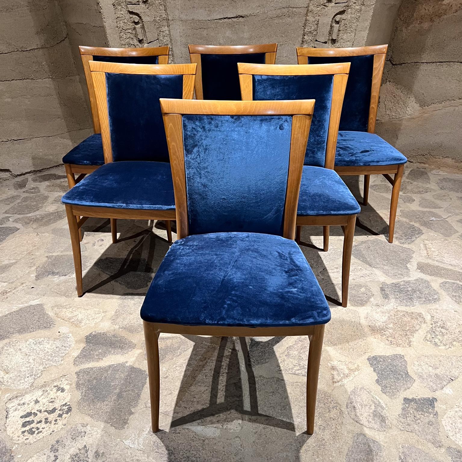 Postmoderne Ensemble de tables à manger sculpturales italiennes post-modernes six chaises Italie en vente