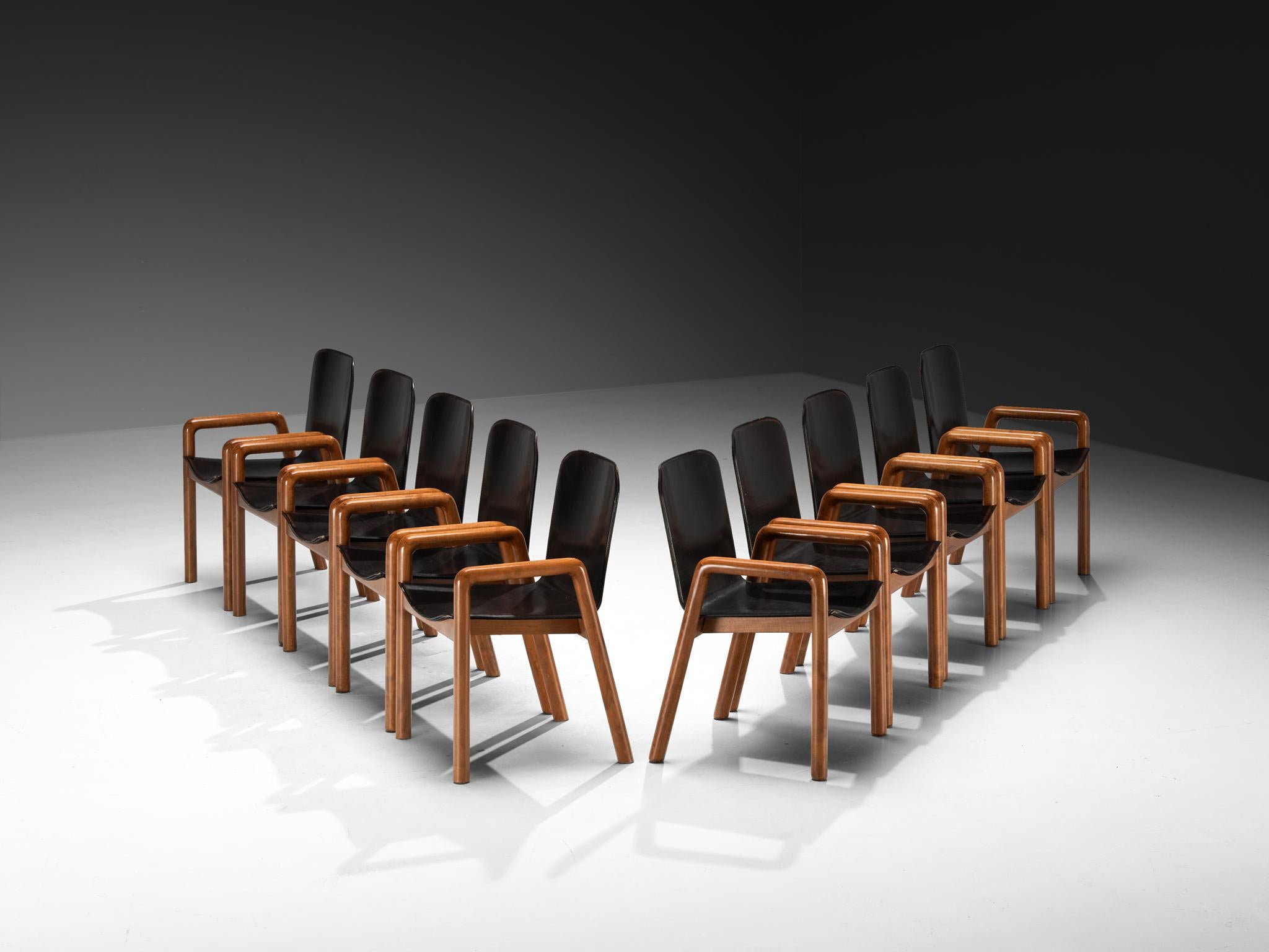 Post-Modern Italian Set of Ten Dining Chairs in Leather and Wood In Good Condition For Sale In Waalwijk, NL